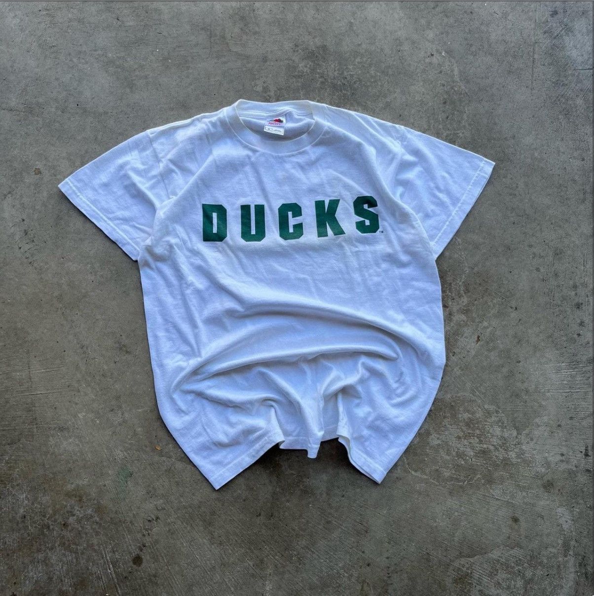 Fruit Of The Loom vintage fruit of the loom oregon ducks tee shirt size medium Size US M / EU 48-50 / 2 - 1 Thumbnail