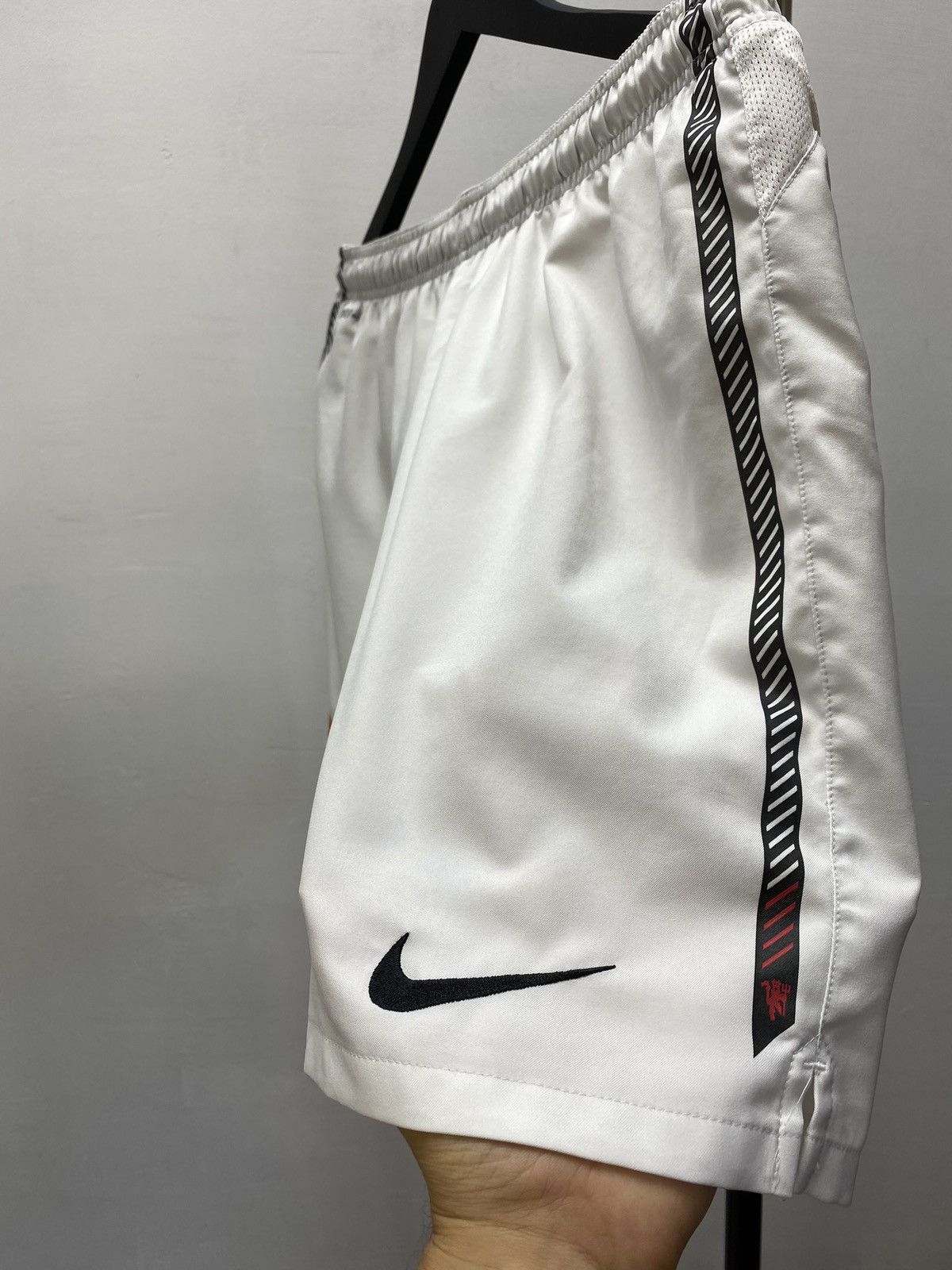 Nike Nike Manchester United 2010 2011 Football Soccer Shorts Size US 32 / EU 48 - 7 Thumbnail