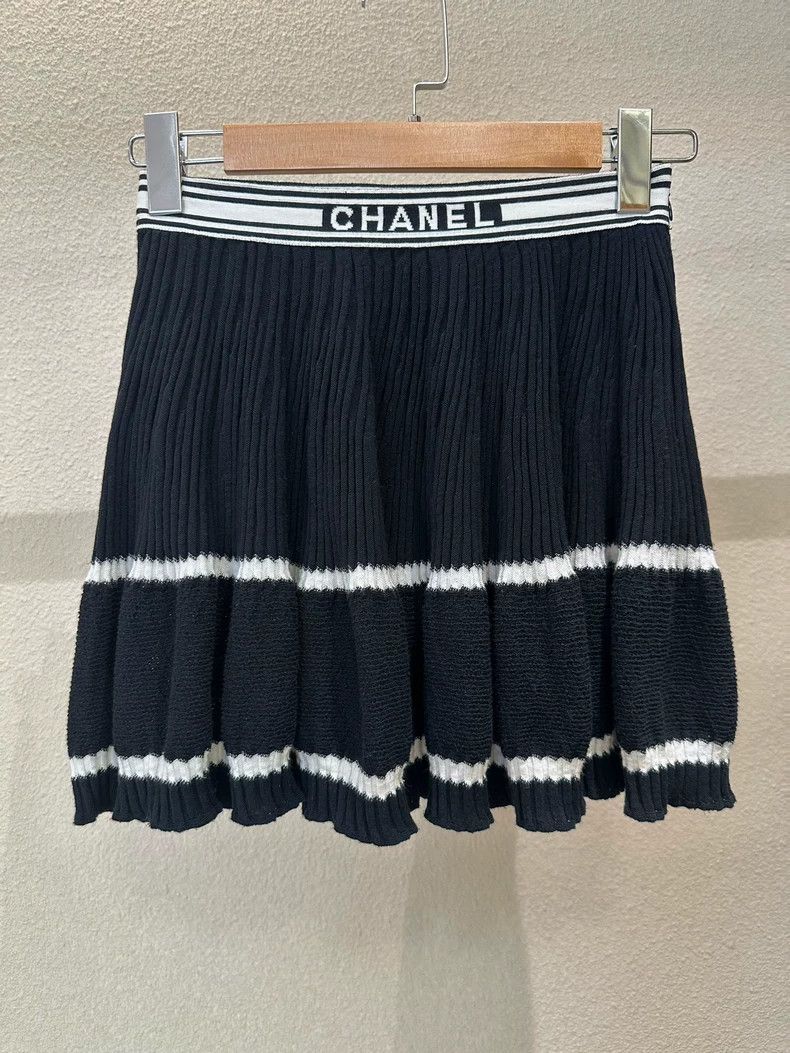 Chanel Chanel No. 31 cloak knitted short-sleeved skirt two-piece Size XXS / US 00 / IT 34 - 5 Thumbnail