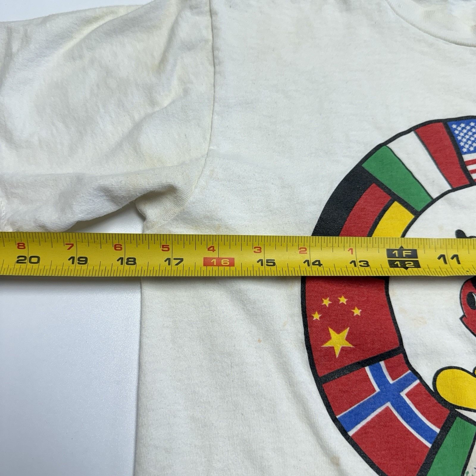 Disney Vintage 80s Disneyland EPCOT T Shirt Mickey Mouse Flags USA Size US S / EU 44-46 / 1 - 11 Thumbnail