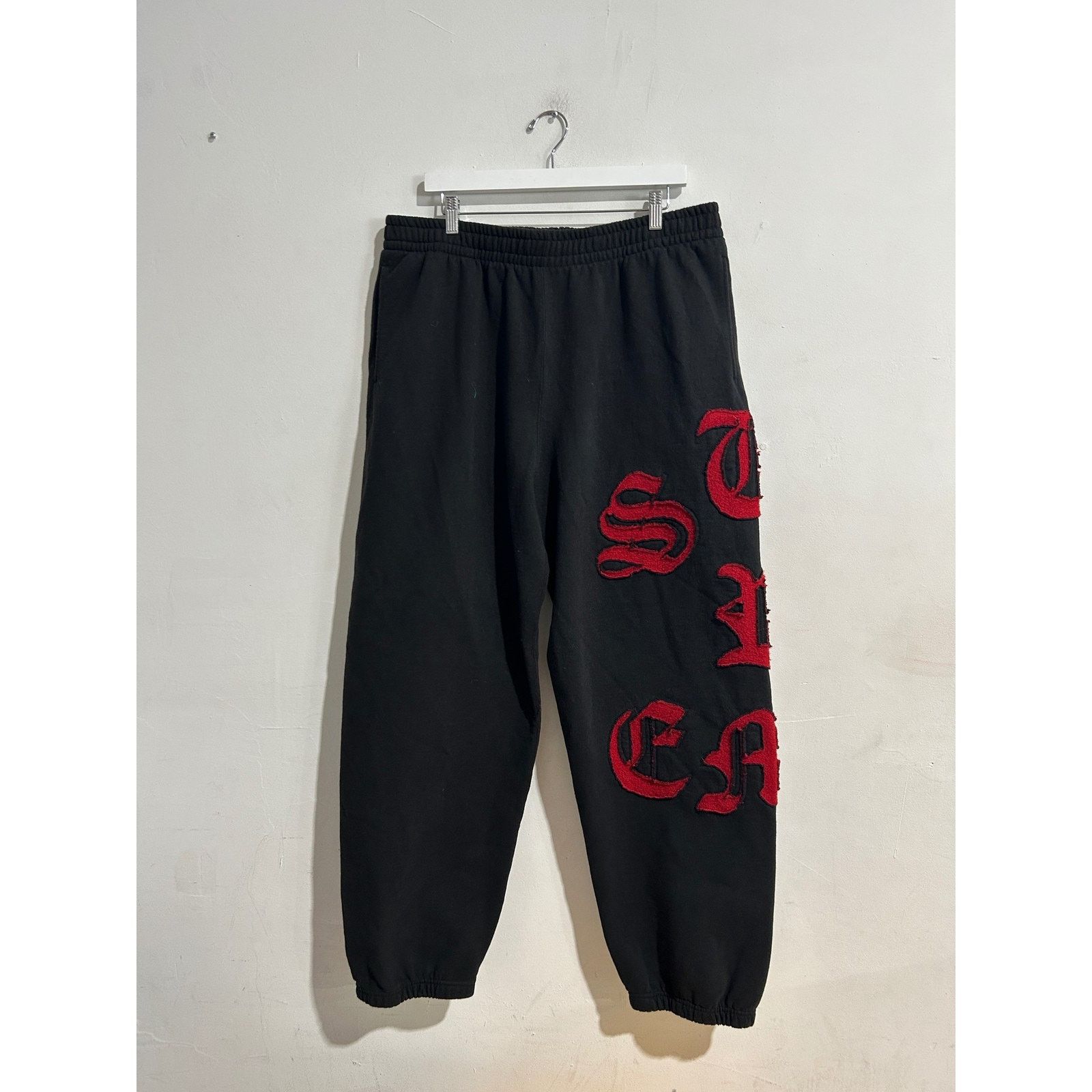 Supreme SUPREME CUT OUT SWEATPANT 'BLACK' SS26 SIZE XL PREOWNED Size US 36 / EU 52 - 1 Thumbnail