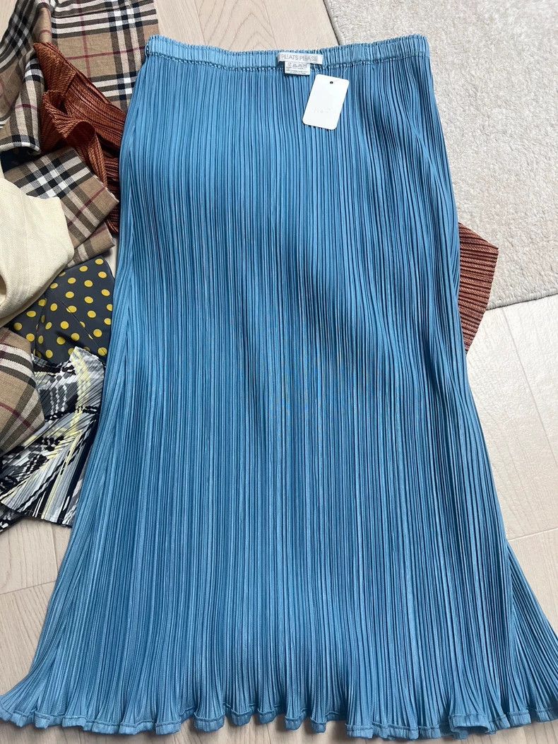 Issey Miyake Issey Miyake size:5 Blue pleated skirt Size 23" - 2 Thumbnail