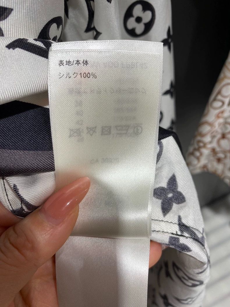 Louis Vuitton Louis Vuitton size 36 Silk Shirt 2501-Nextarrow Size US M / EU 48-50 / 2 - 8 Thumbnail