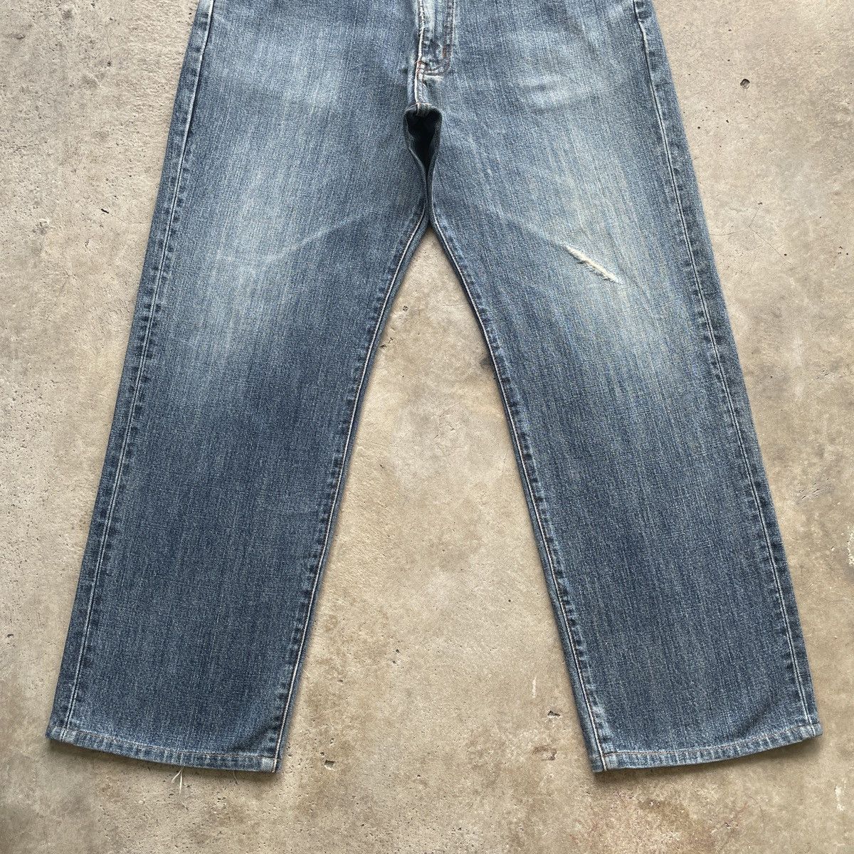 Japanese Brand Vintage Wrangler Jeans Distressed Faded Denim Pants W32 Size US 32 / EU 48 - 4 Thumbnail