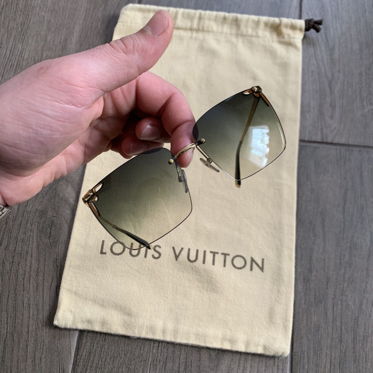 Louis Vuitton Louis Vuitton LV Monogram Gradient Z0589U Womens Sunglasses Size ONE SIZE - 22 Thumbnail