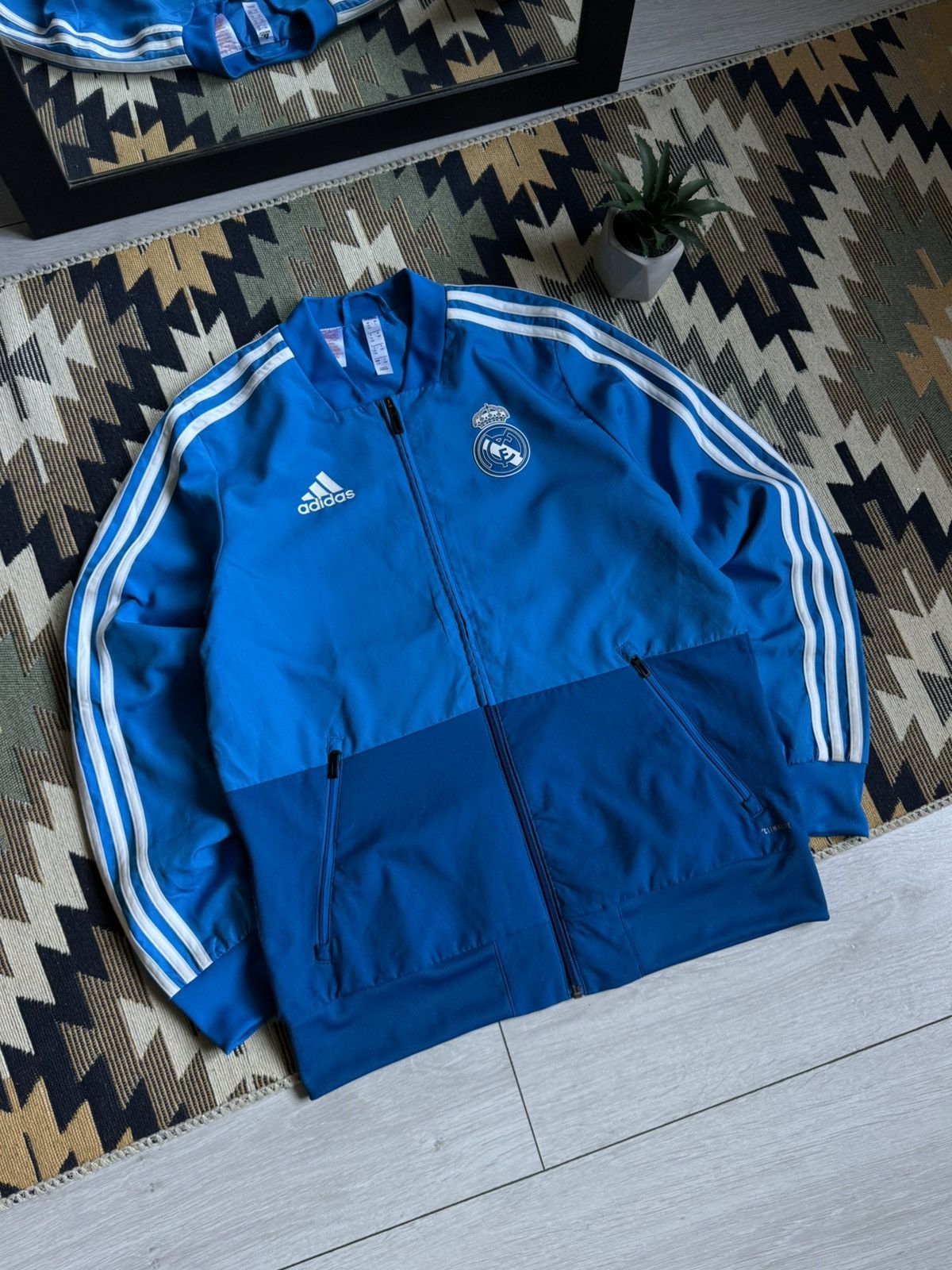 Adidas Adidas Real Madrid 2018/19 Nylon Jacket Size US S / EU 44-46 / 1 - 2 Thumbnail