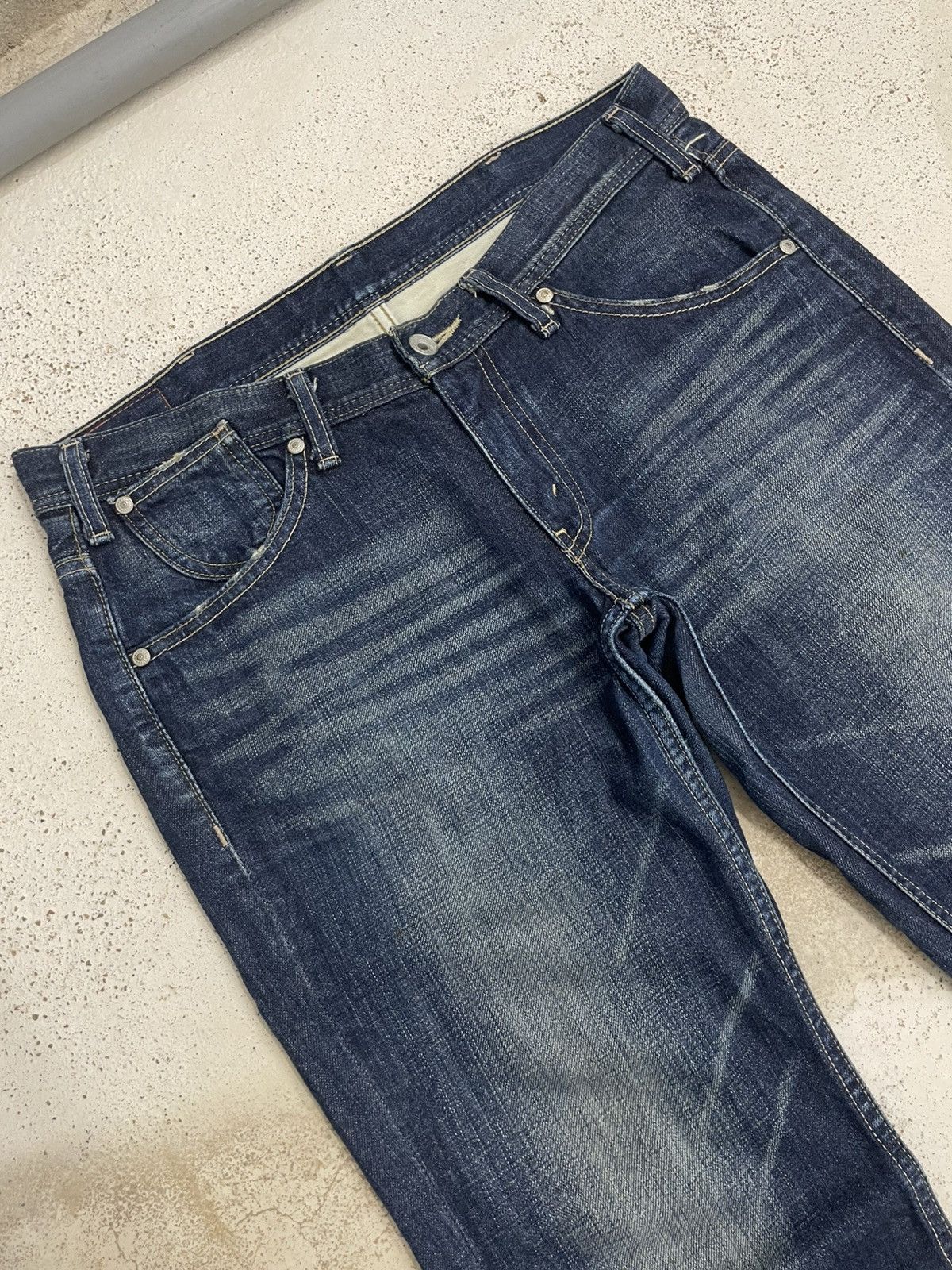 Levi's Levis Whiskering Flare Unisex Button Backpocket Size US 32 / EU 48 - 3 Thumbnail