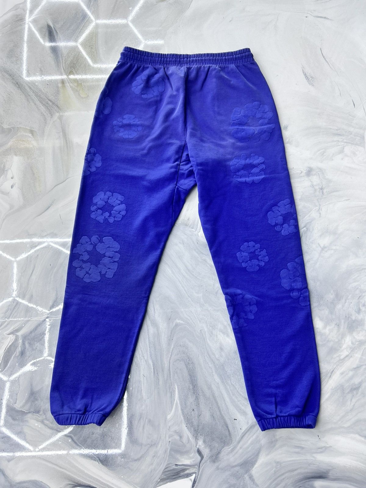 DENIM TEARS Denim Tears Monochrome Cotton Wreath Sweatpants Washed Blue Size US 34 / EU 50 - 2 Thumbnail