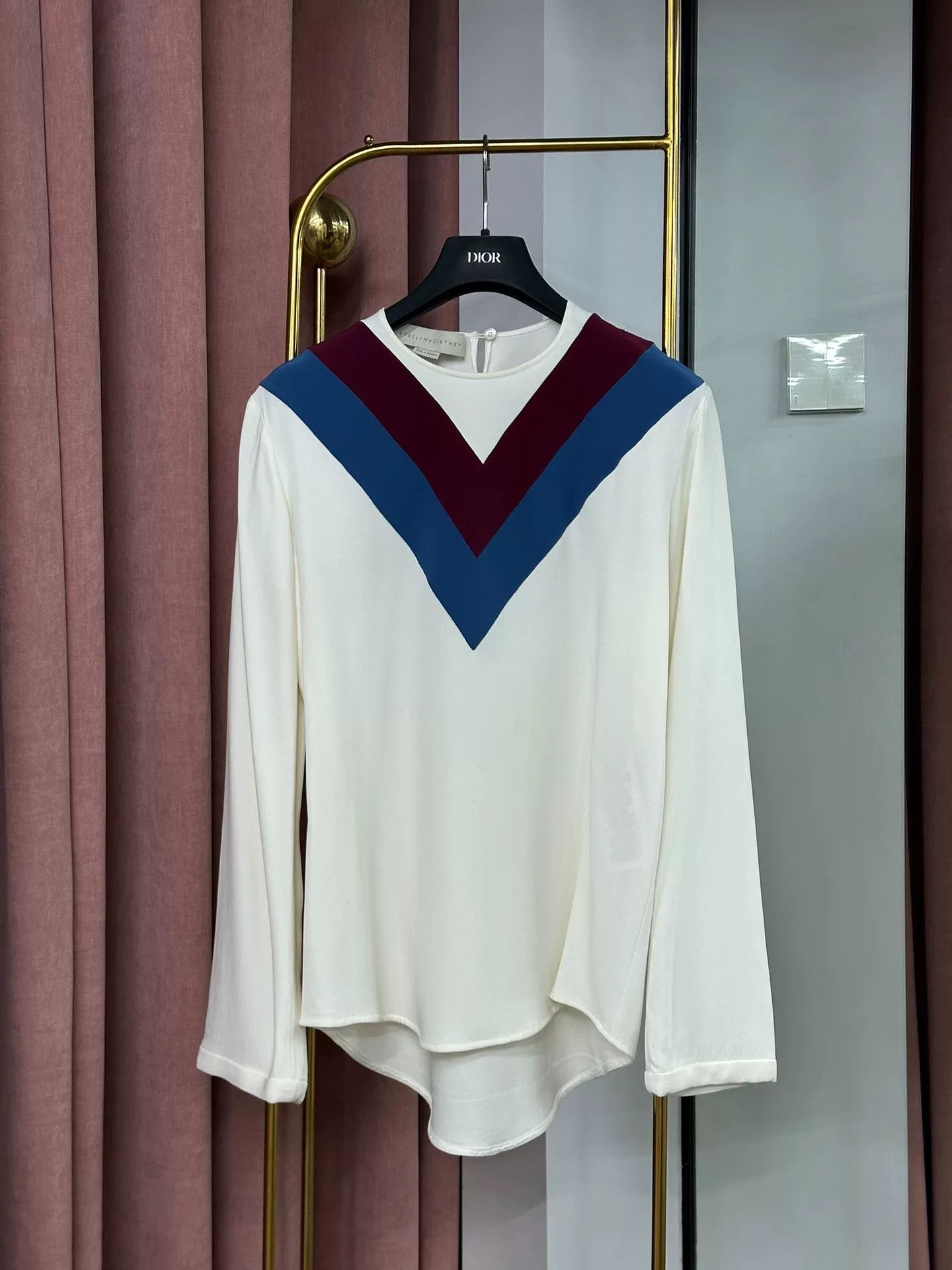 Stella McCartney Stella McCartney White V-Neck Long-Sleeve Shirt Size XS / US 0-2 / IT 36-38 - 1 Thumbnail