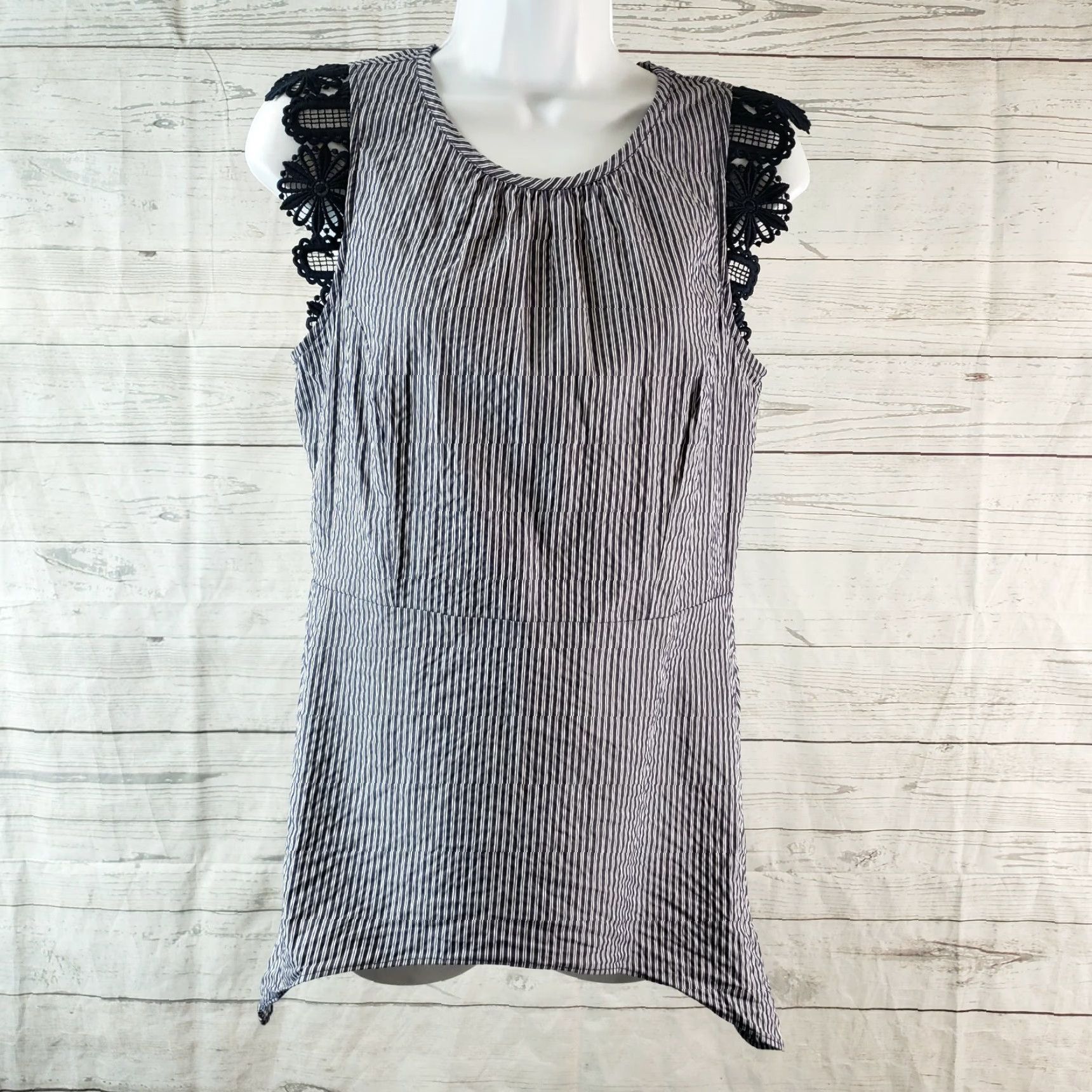 Vintage Cabi 5727 Womens Lace Flutter Top Sz Small Blue Striped Seersucker Shirt Women Small Blue Striped Lace Flutter Top Size S / US 4 / IT 40 - 2 Thumbnail