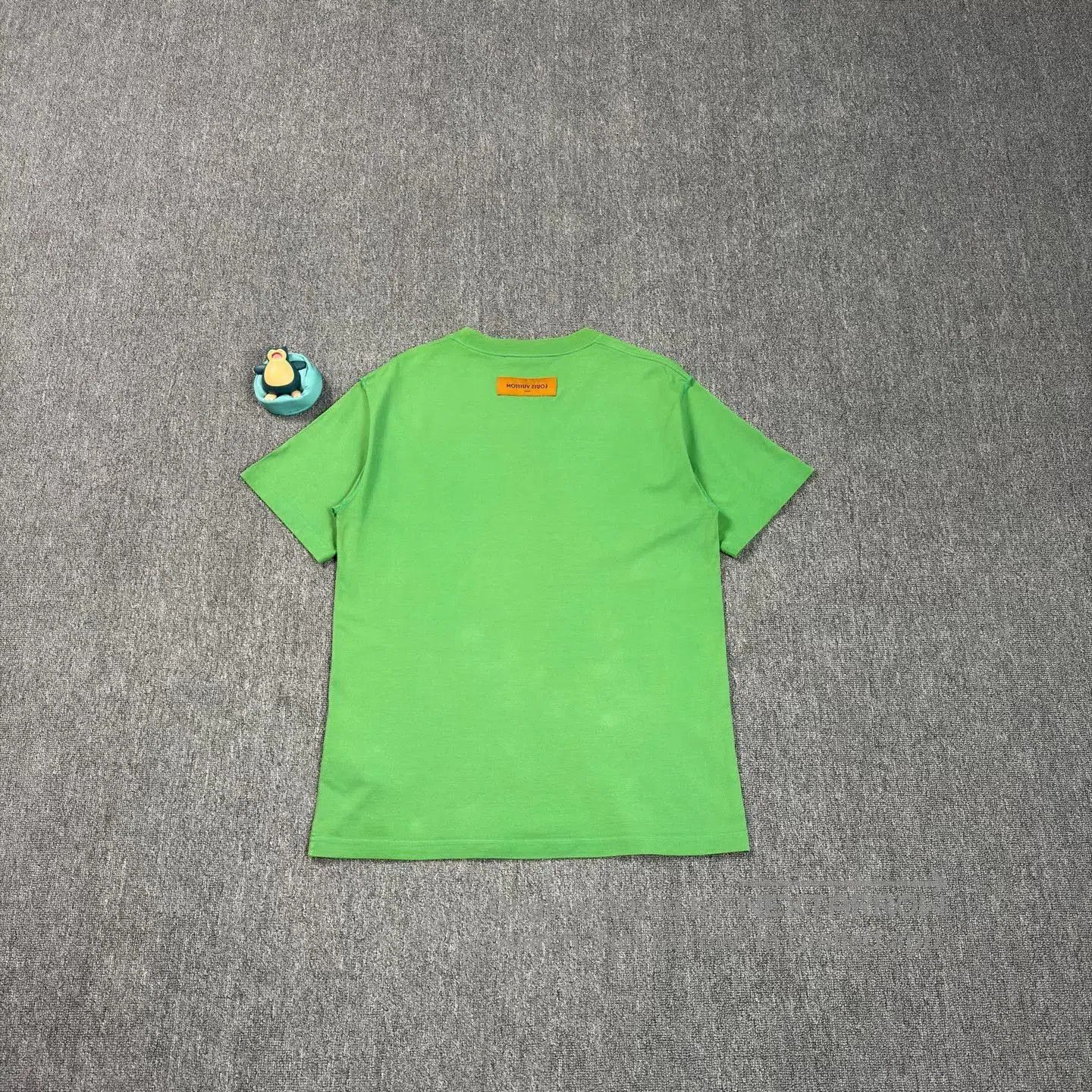 Louis Vuitton LV Embossed Logo Green Short-Sleeve. Size US L / EU 52-54 / 3 - 2 Thumbnail