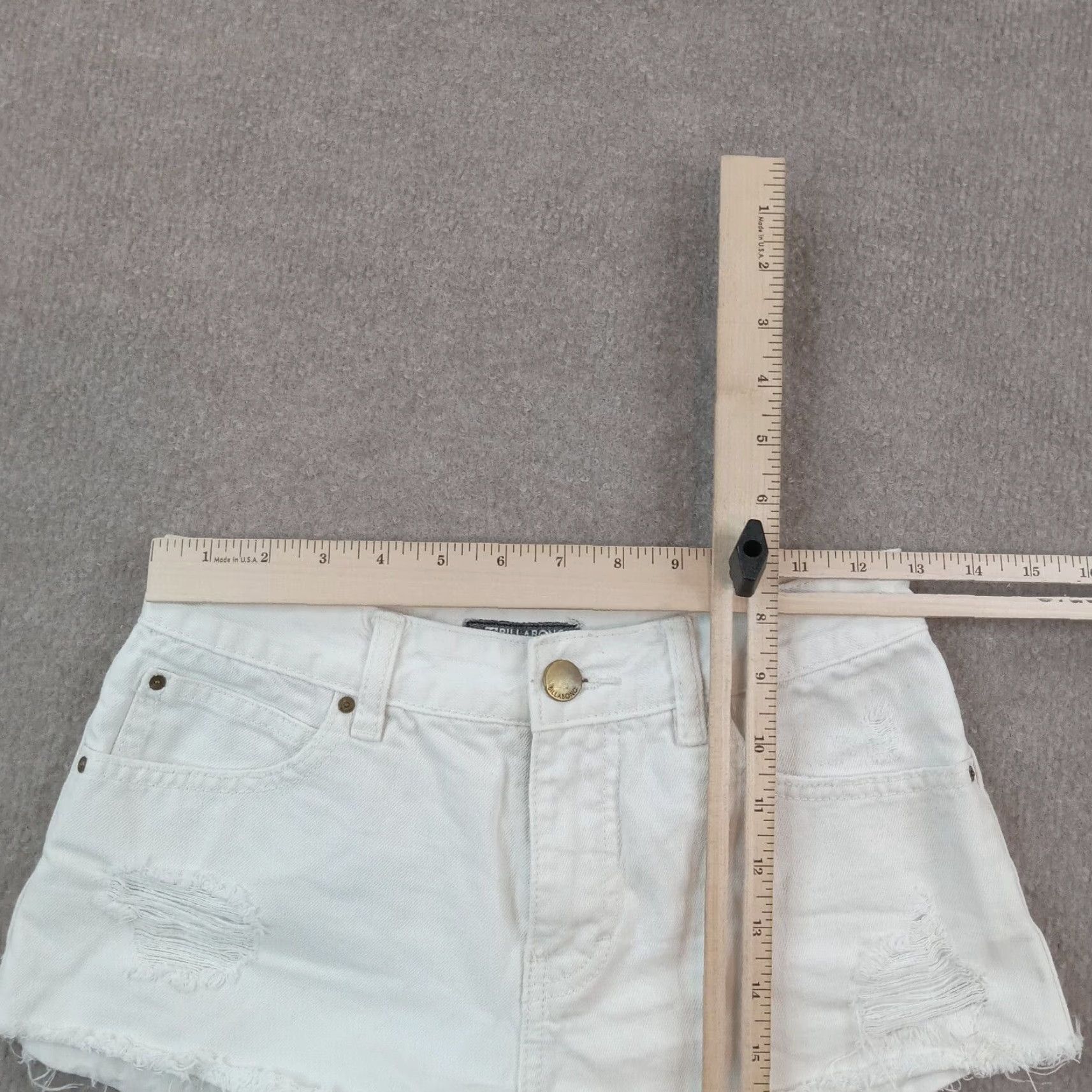 Billabong Billabong Women's White Denim Cut-Off Shorts Size 25 Low Rise Casual Cotton Frayed Size 42" / US 20 - 5 Thumbnail