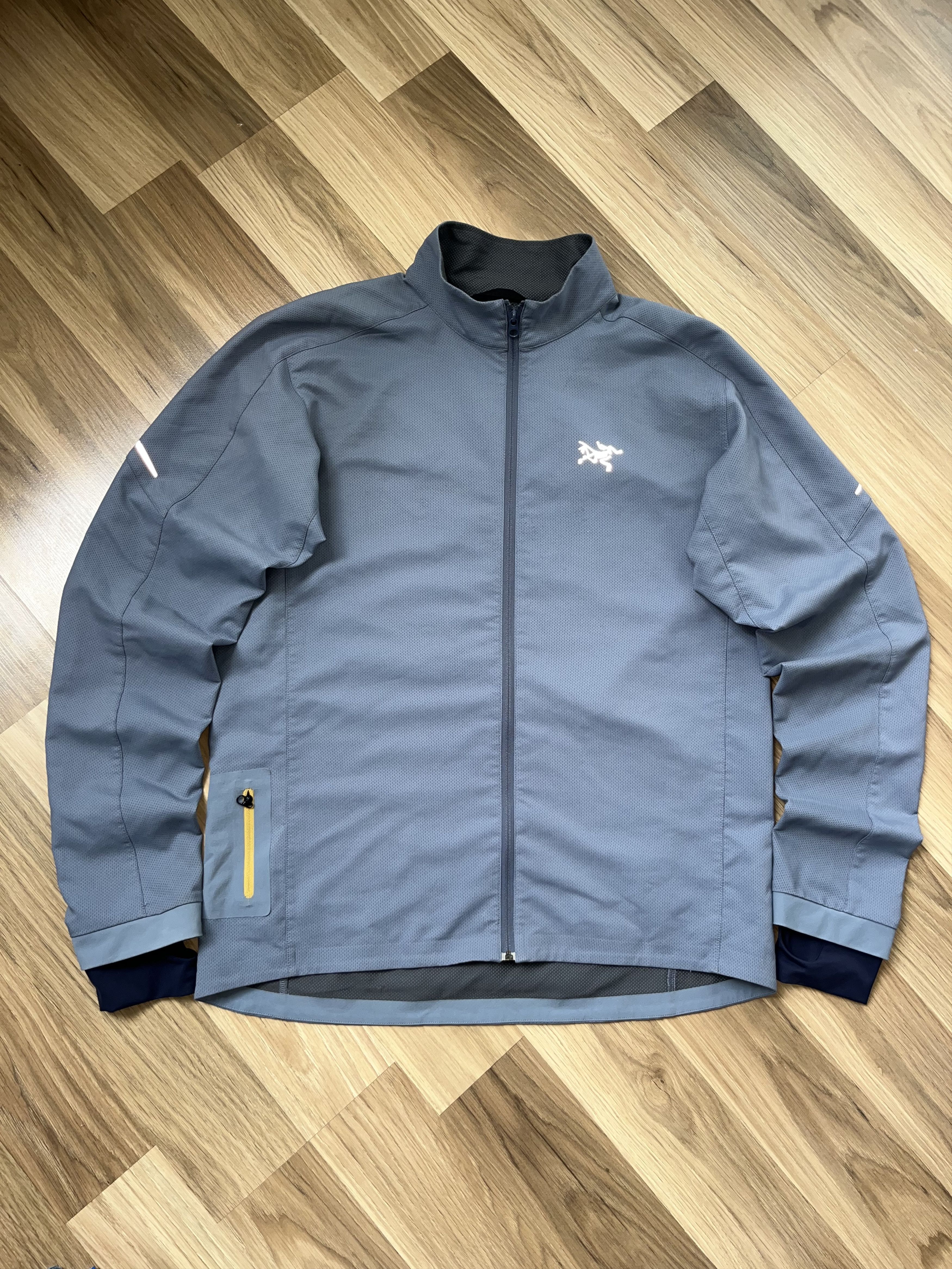 Arc'teryx Vintage Arc’teryx Light Jacket Reflective Size US M / EU 48-50 / 2 - 1 Thumbnail