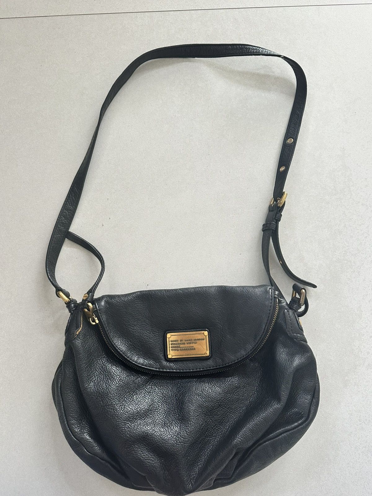 Marc Jacobs Marc Jacobs Black and Gold Pebbled Leather Crossbody Hobo Size ONE SIZE - 4 Thumbnail