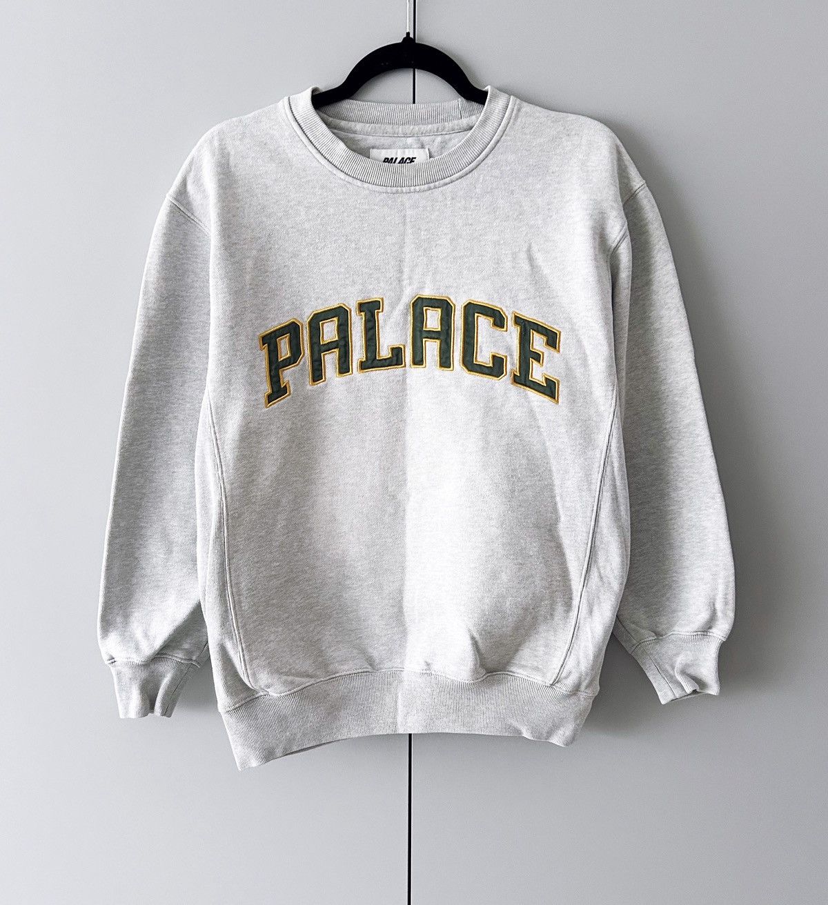 Palace sweatshirt logo