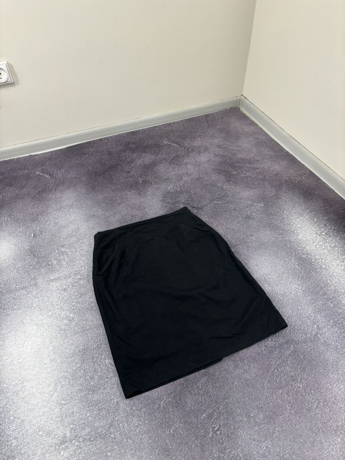 Max Mara Vintage Max Mara Women’s Black Luxury Straight Midi Skirt Size 30" / US 8 / IT 44 - 3 Thumbnail