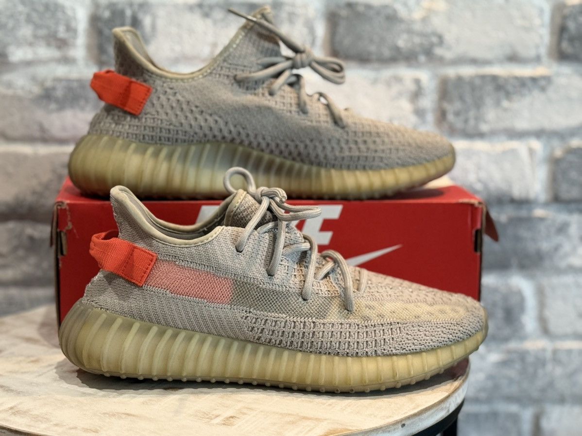 Yeezy Yeezy Adidas 350 V2 Size 9.5 FX9017 Size US 9.5 / EU 42-43 - 1 Thumbnail