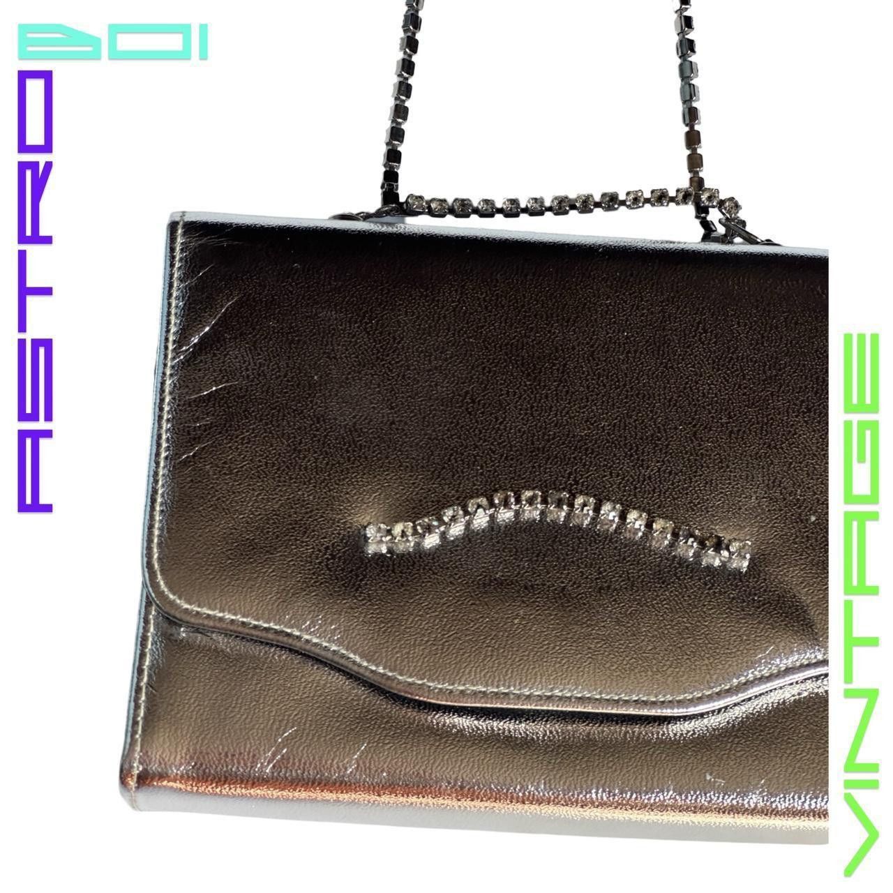 Leather VINTAGE SILVER LEATHER HAND BAG WITH DIAMANTE CHAIN Size ONE SIZE - 7 Thumbnail