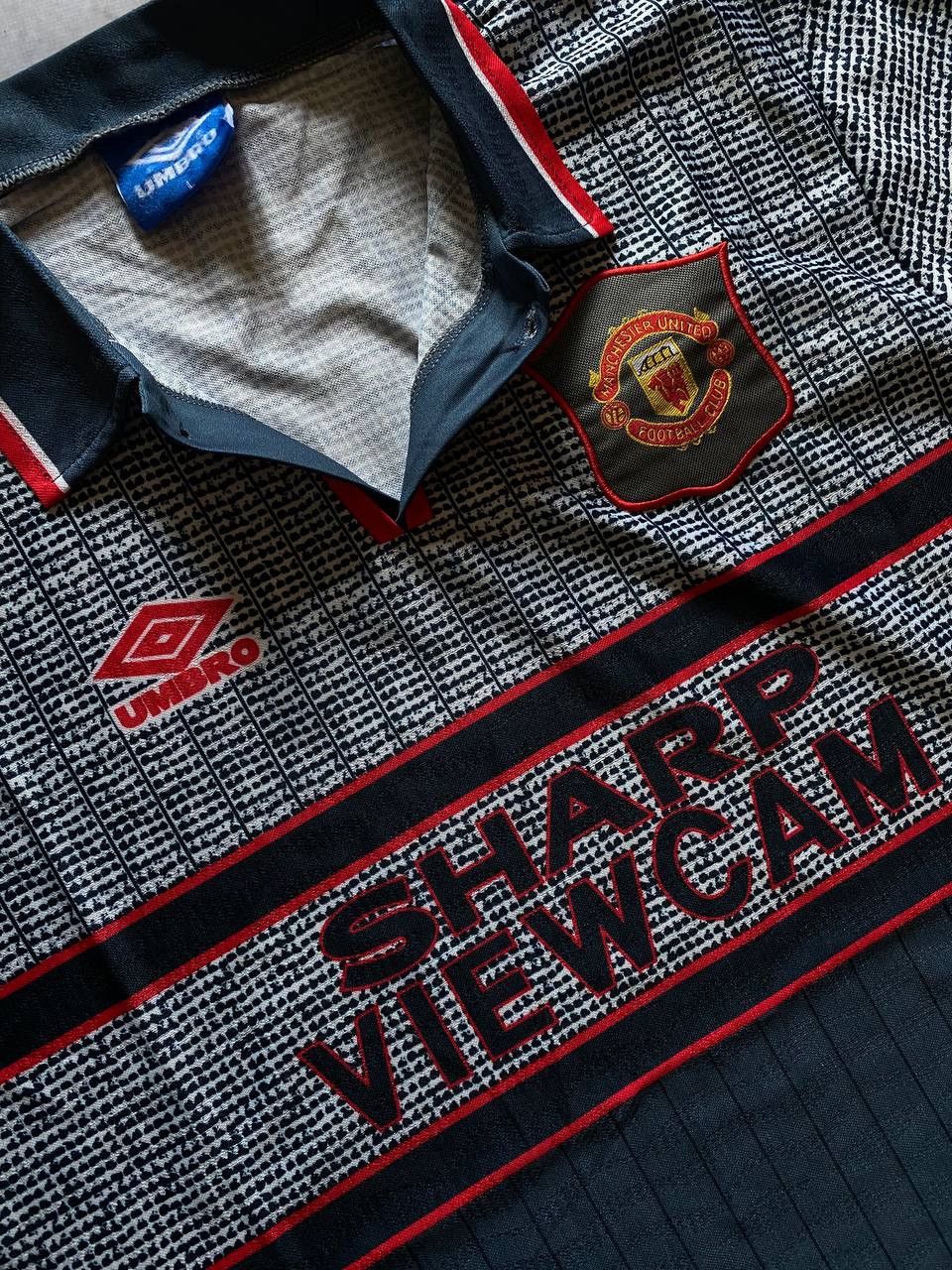 Umbro 1995/1996 Umbro Manchester United Retro Away Soccer Jersey Size US L / EU 52-54 / 3 - 6 Thumbnail