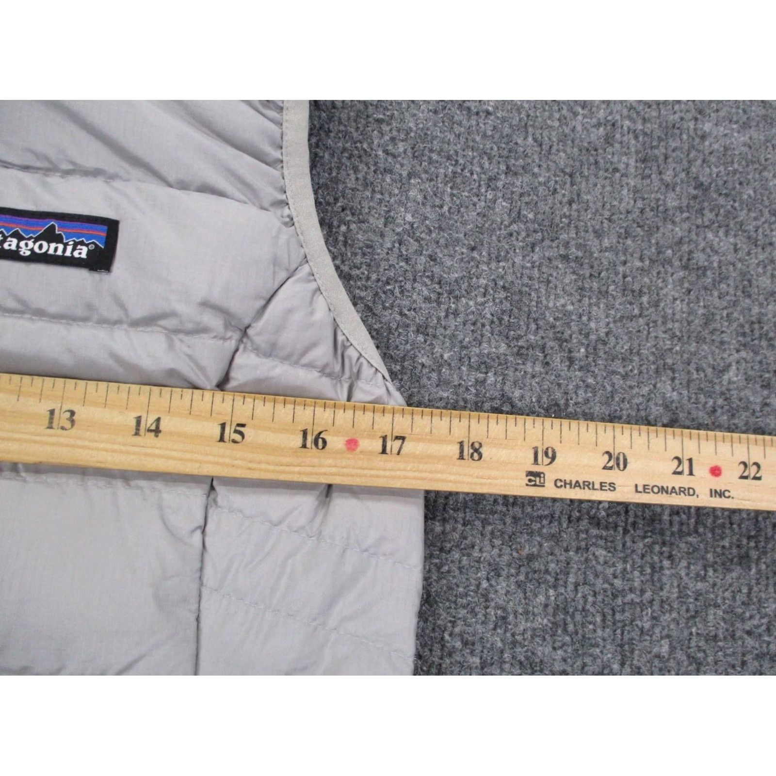 Patagonia Patagonia Vest Women's S Gray Down Puffer Quilted Zip Windproof Pockets Logo 90s Outdoor Casual Jacket Mens Womens Girls Size S / US 4 / IT 40 - 5 Thumbnail