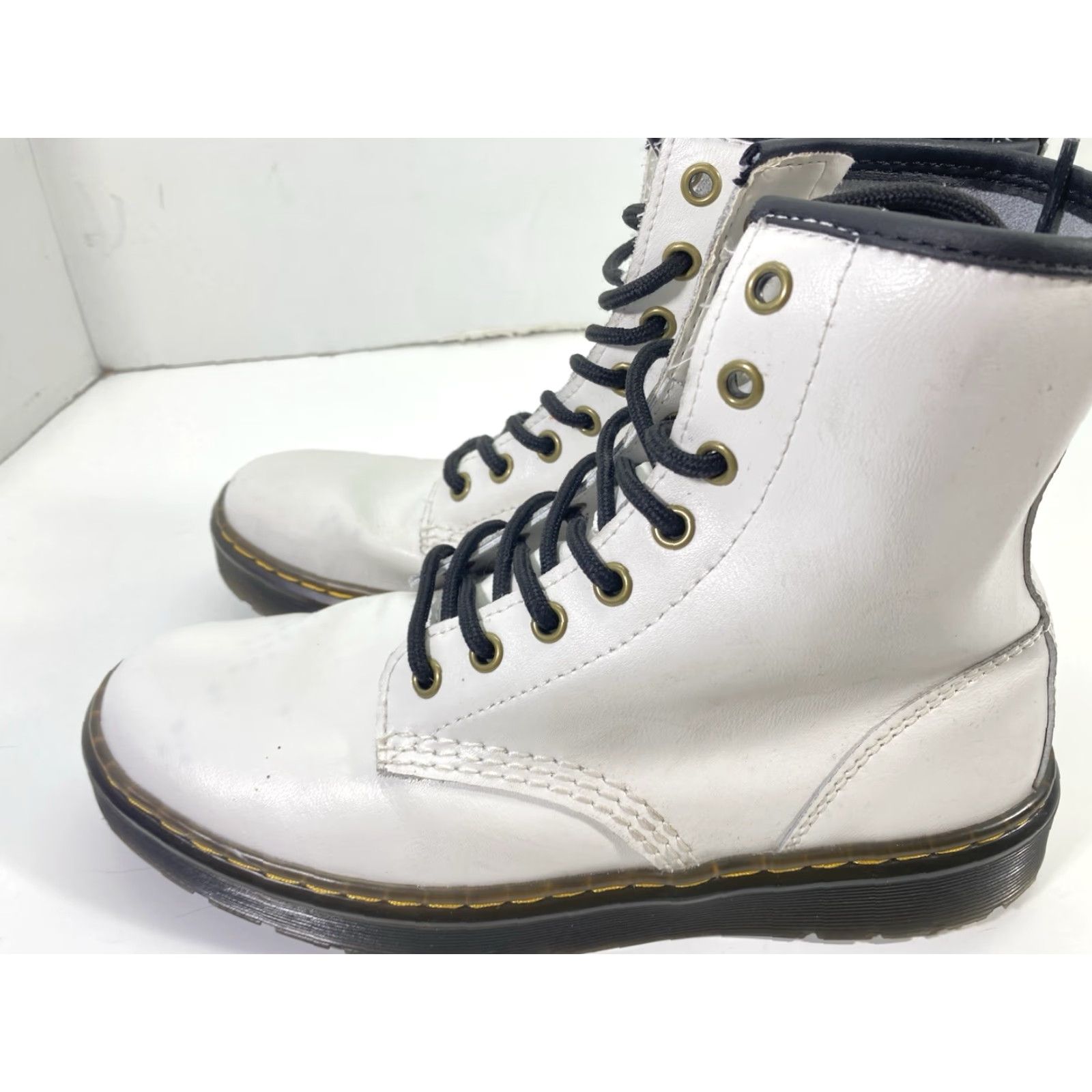 Dr. Martens Doc Martens Zavala Ankle Boots Women Size 8 White Leather Lace Up Casual 8 Eye Size US 8 / IT 38 - 3 Thumbnail