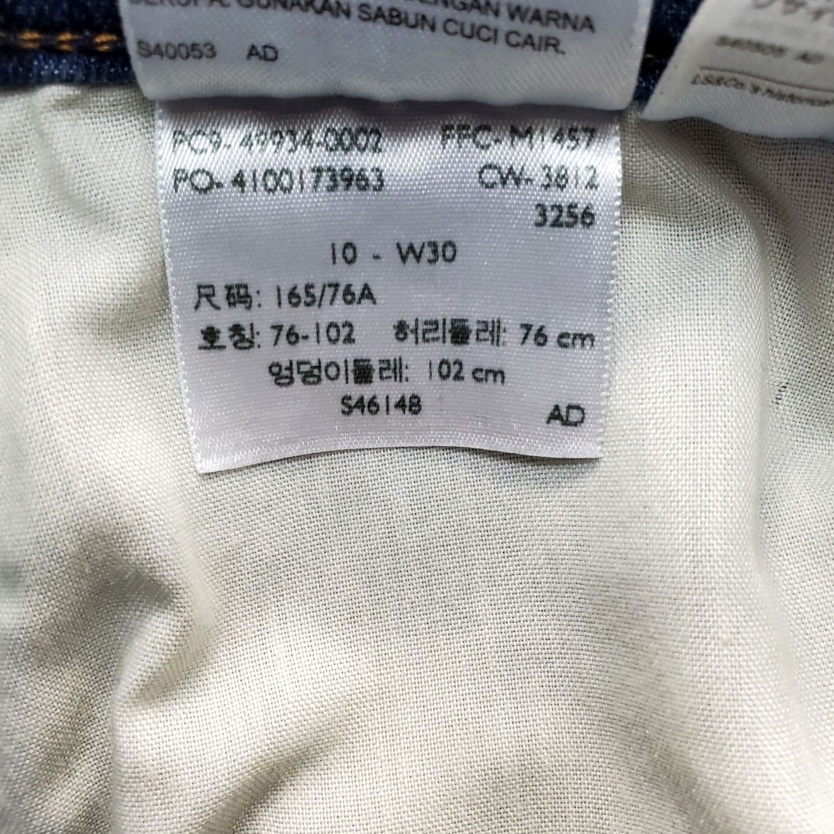 Levi's Levi's Womens Size 10 Blue Denim Capri Jeans Cropped Hem 27" Inseam 17.25" Regular Fit 34" Waist Red Tab Double Stitch Pockets Size 32" / US 10 / IT 46 - 7 Thumbnail