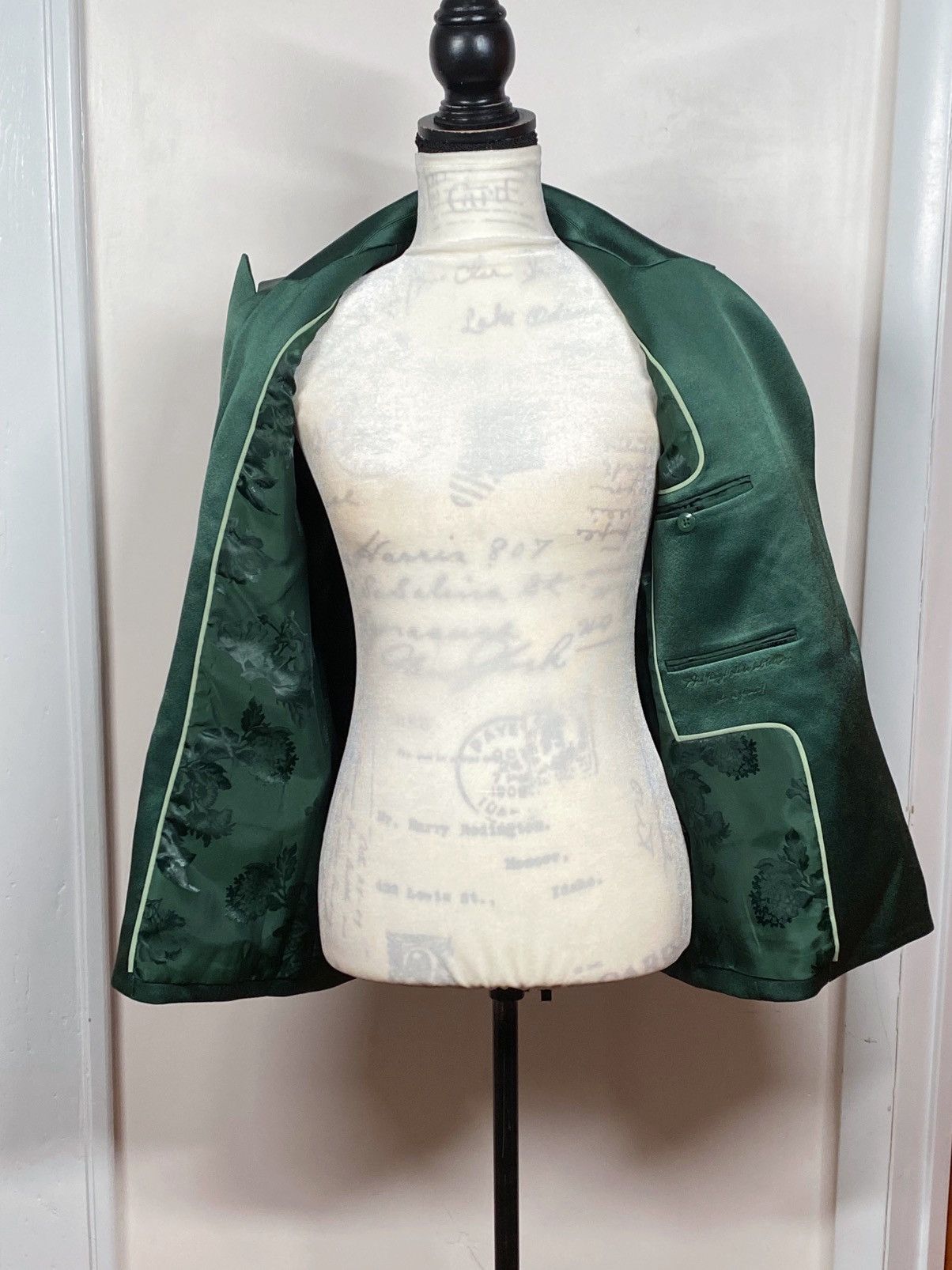 Alice + Olivia ALICE + OLIVIA Silas Satin Single-Breasted Blazer size 0 Size XS / US 0-2 / IT 36-38 - 14 Thumbnail