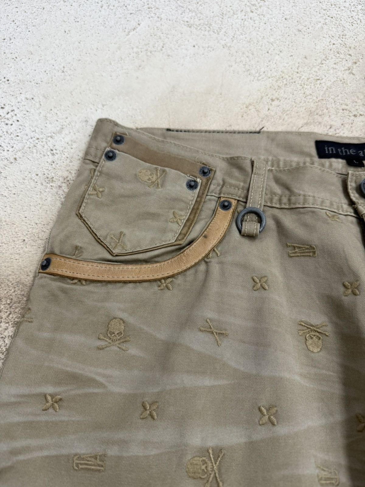 In The Attic In The Attic Embroidery Skull Design Japanese Short Pants Size US 31 - 5 Thumbnail