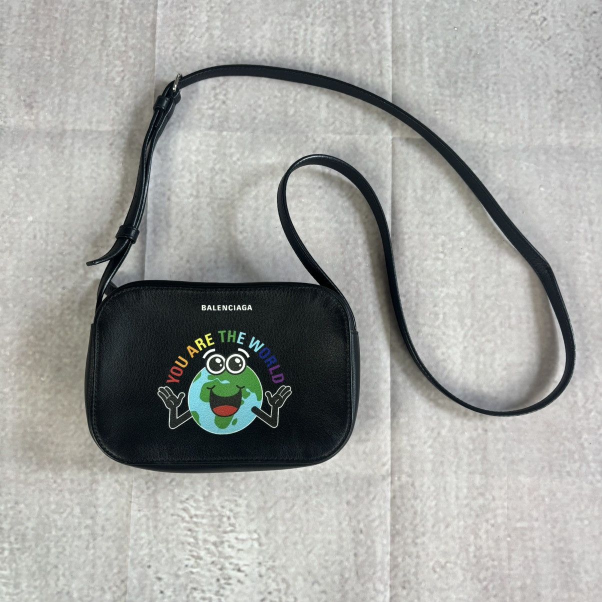 Balenciaga Balenciaga you are the world camera bag Size ONE SIZE - 1 Thumbnail