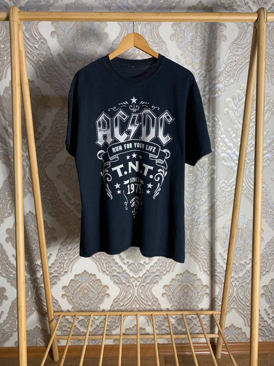 Band Tees VINTAGE AC/DC WORLD TOUR ROCK T-SHIRT METAL RETRO Y2K 90s Size US XL / EU 56 / 4 - 1 Thumbnail
