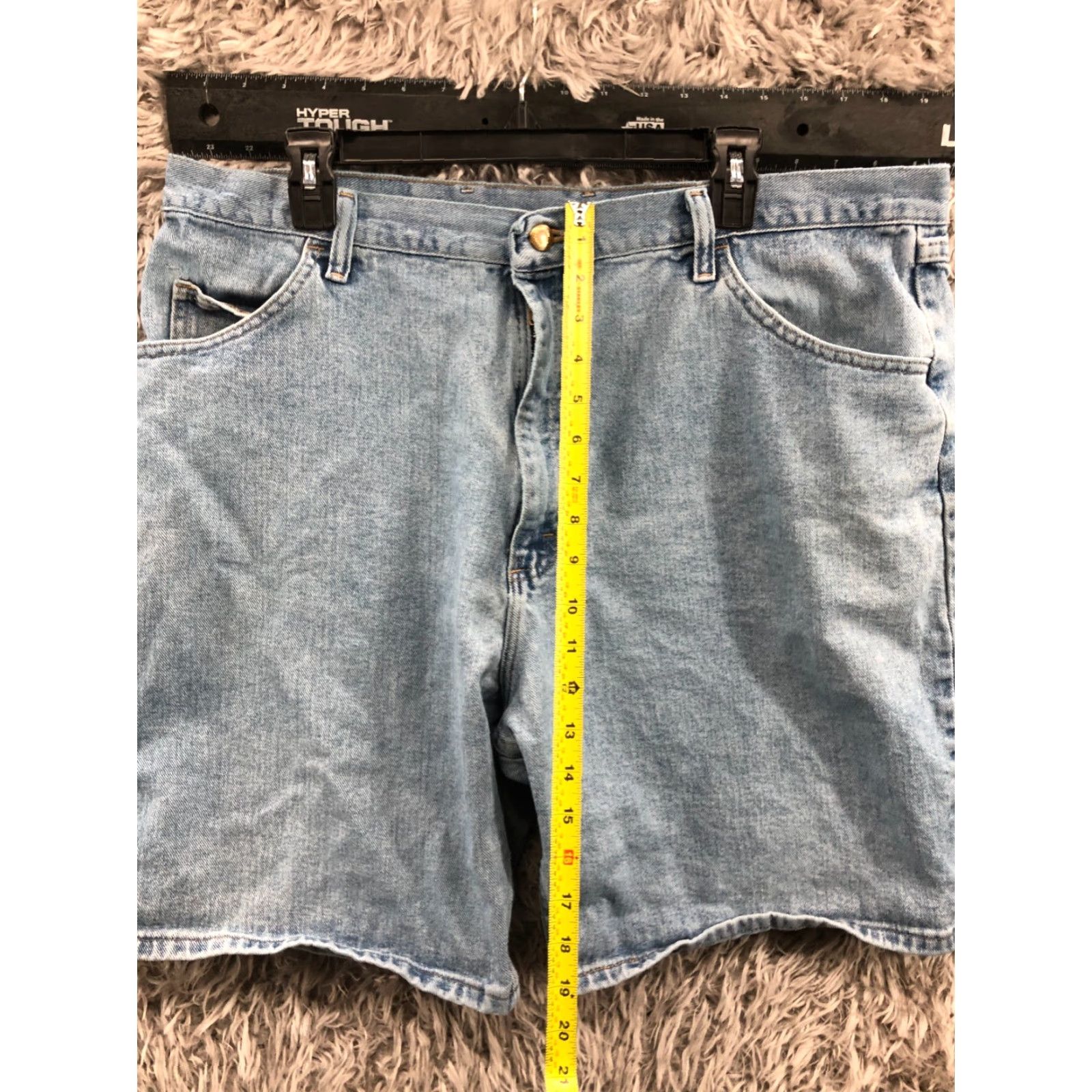 Wrangler Wrangler Relaxed Shorts Mens Size 40 Mid Rise Medium Wash Size US 40 / EU 56 - 3 Thumbnail