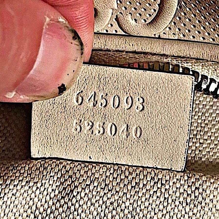 Gucci Authentic Gucci Pre-Fall ‘23 White Jumbo GG Leather Belt Bag Size ONE SIZE - 11 Thumbnail