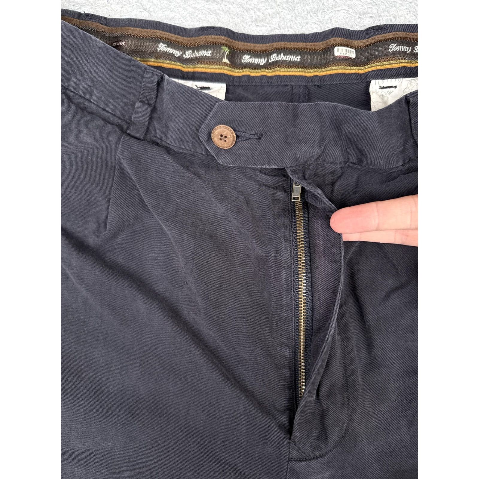 Tommy Bahama VINTAGE Tommy Bahama Shorts Mens 38 Chino Pleated Zip Fly Twill Pockets Casual Navy/Gray 90s Mens Size US 38 / EU 54 - 6 Thumbnail