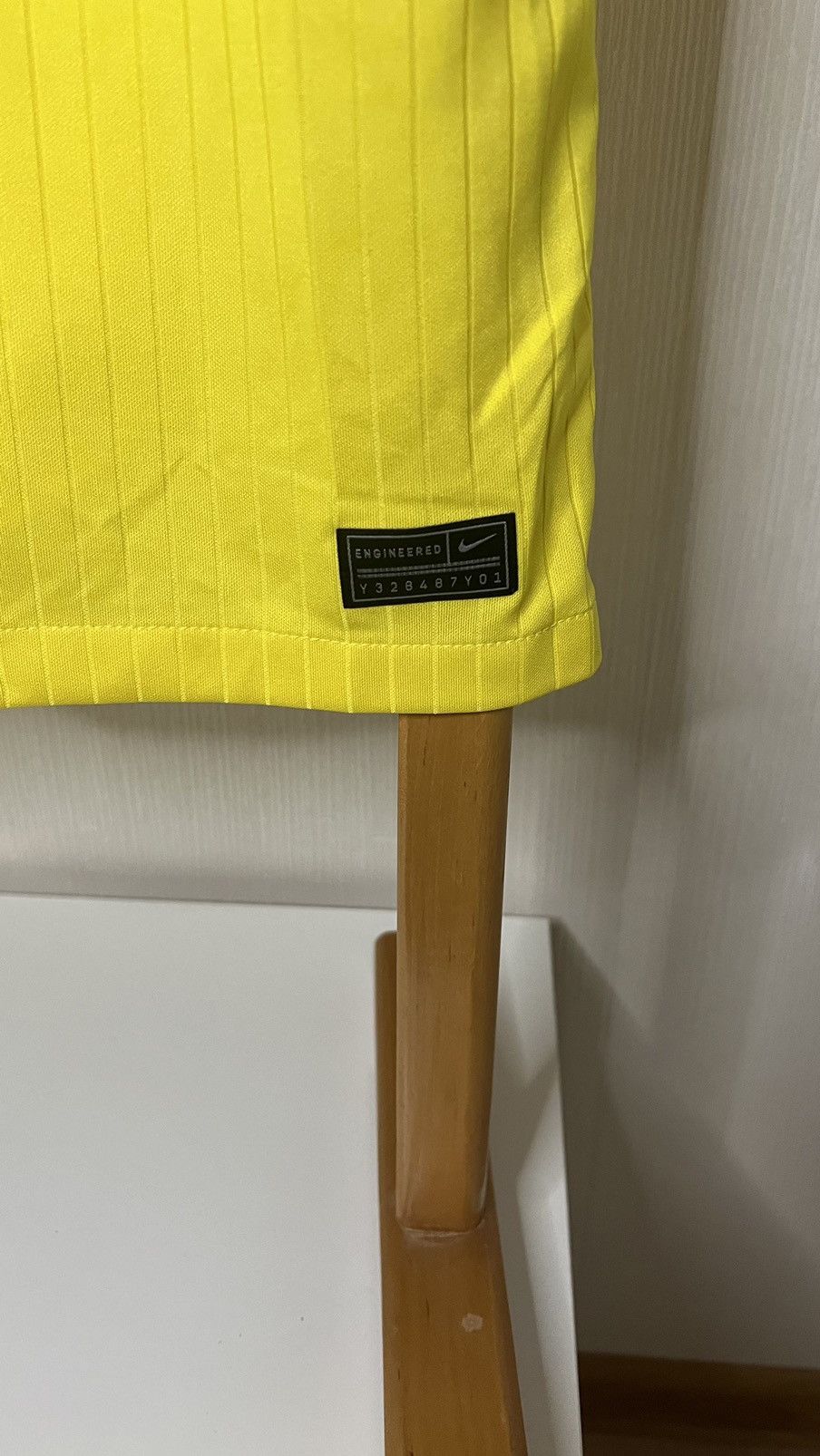 Nike 2021-2022 Liverpool rare third kit Nike yellow jersey Size US L / EU 52-54 / 3 - 3 Thumbnail