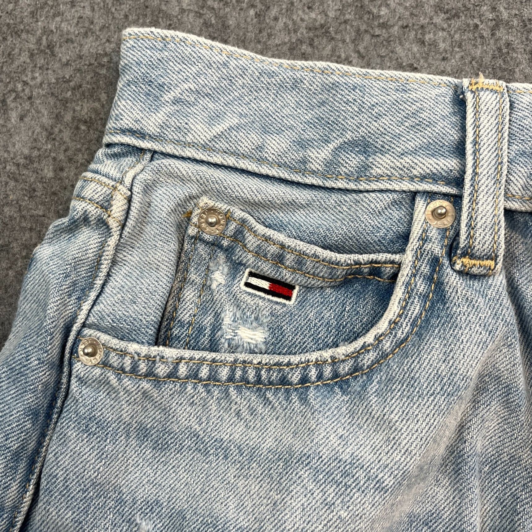 Tommy Hilfiger Tommy Hilfiger Womens Denim Shorts 24 UK 4 Blue Cut Offs Frayed Logo Hot Pants Denim Shorts Womens Blue Logo 90s? Size 27" / US 4 / IT 40 - 7 Thumbnail