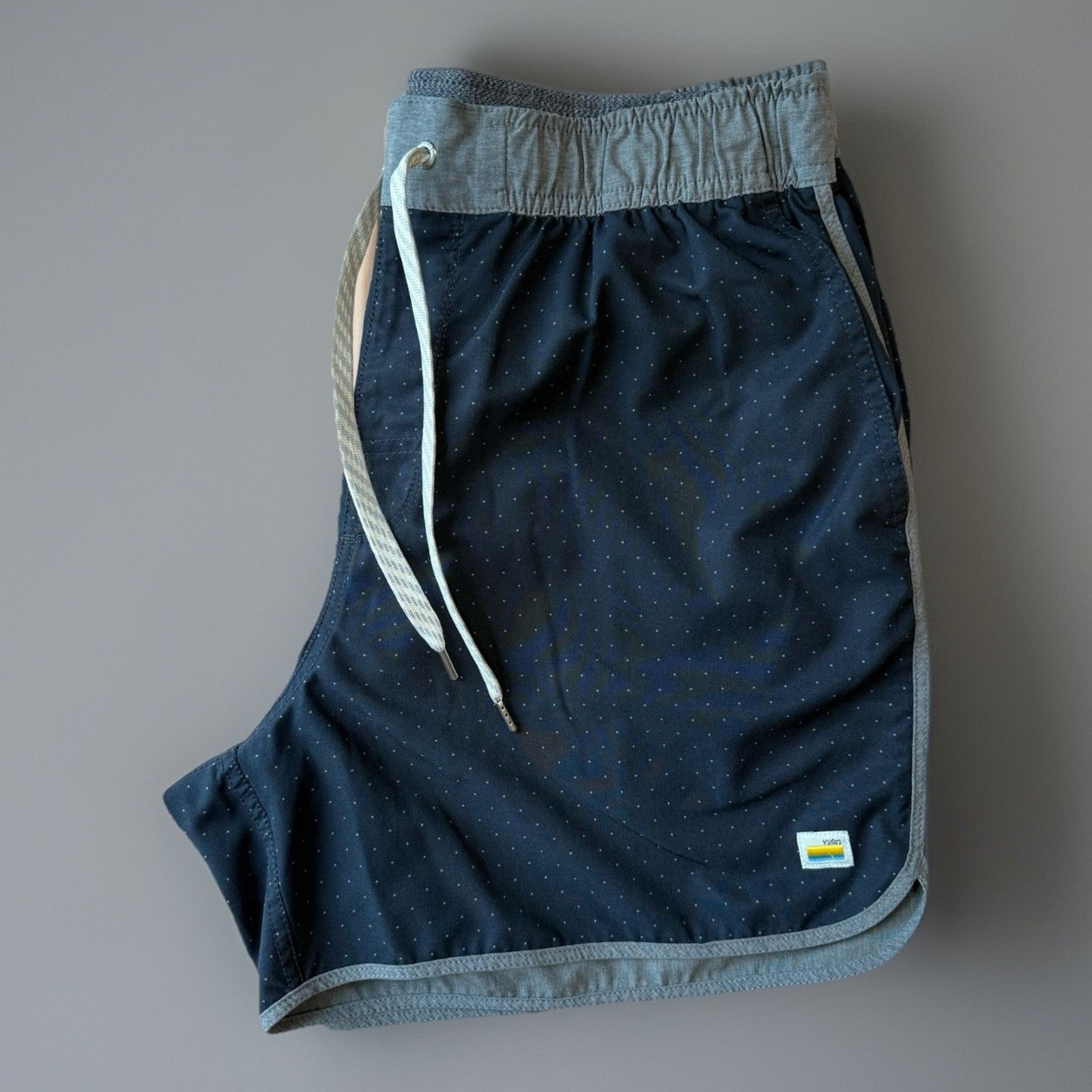 Vuori Vuori Banks Shorts Medium Black Polka Dot 5" Workout Size US 30 / EU 46 - 1 Thumbnail