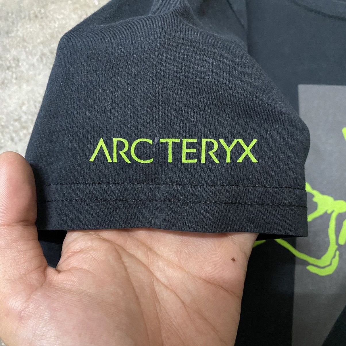 Arc'teryx × Vintage Arc’teryx Neon Big Logo Outdoor T Shirt Size US M / EU 48-50 / 2 - 7 Thumbnail