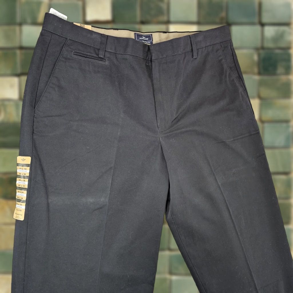 Dockers Dockers D4 Relaxed Fit True Chino Pants Mens 38x30 Black Flat Front Casual Business Workwear Size US 38 / EU 54 - 1 Thumbnail