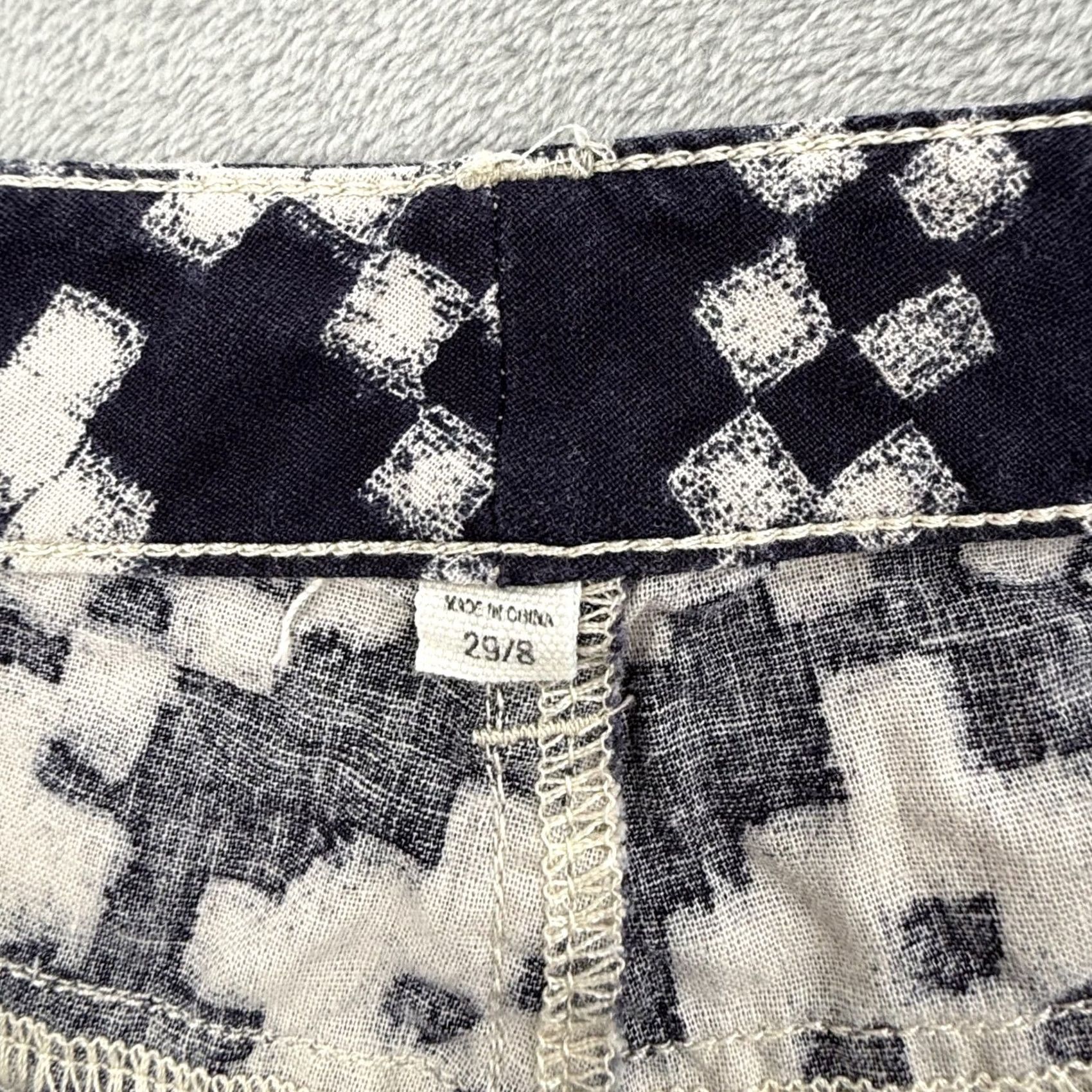 Vince Camuto Keywords: Uses the most relevant ("Two by Vince Camuto," "Navy White Ikat Linen Blend," "Summer Shorts") Size 24" / US 00 / IT 34 - 6 Thumbnail