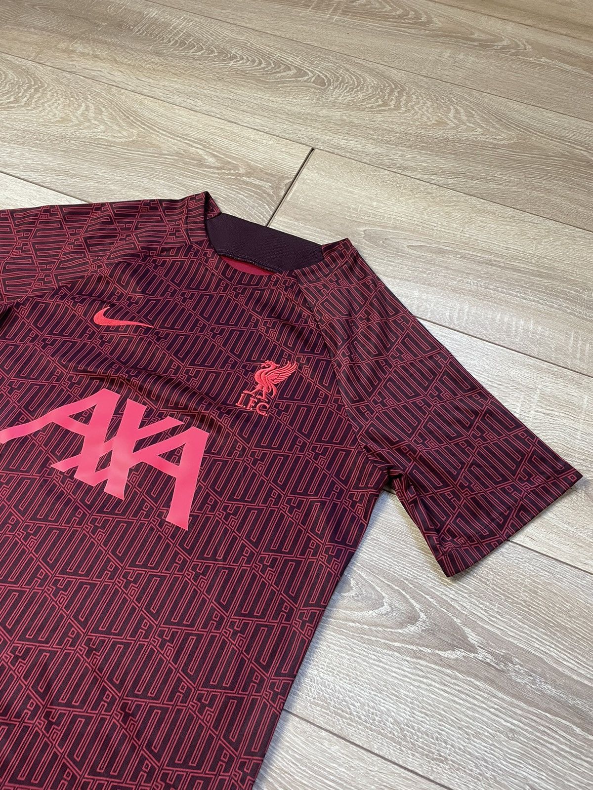 Nike Liverpool Nike 2022 Training shirt pre match kit S Mens Size US S / EU 44-46 / 1 - 2 Thumbnail