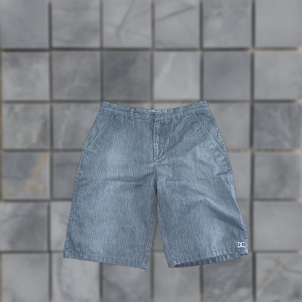 Vintage DC Shoes Men Shorts Grey Striped Size 36 Chino Regular GreyMens Size US 36 / EU 52 - 1 Thumbnail