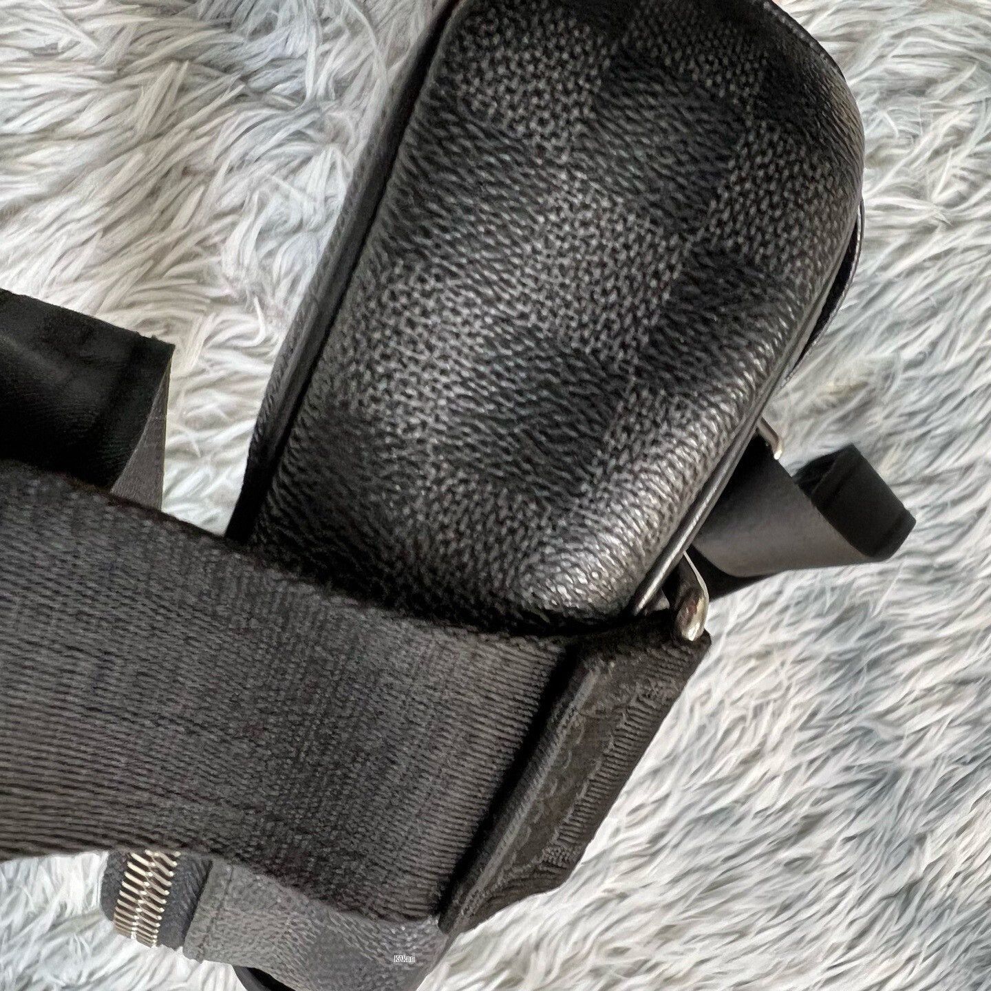 Louis Vuitton Louis Vuitton Waist Crossbody Bag Size ONE SIZE - 6 Thumbnail
