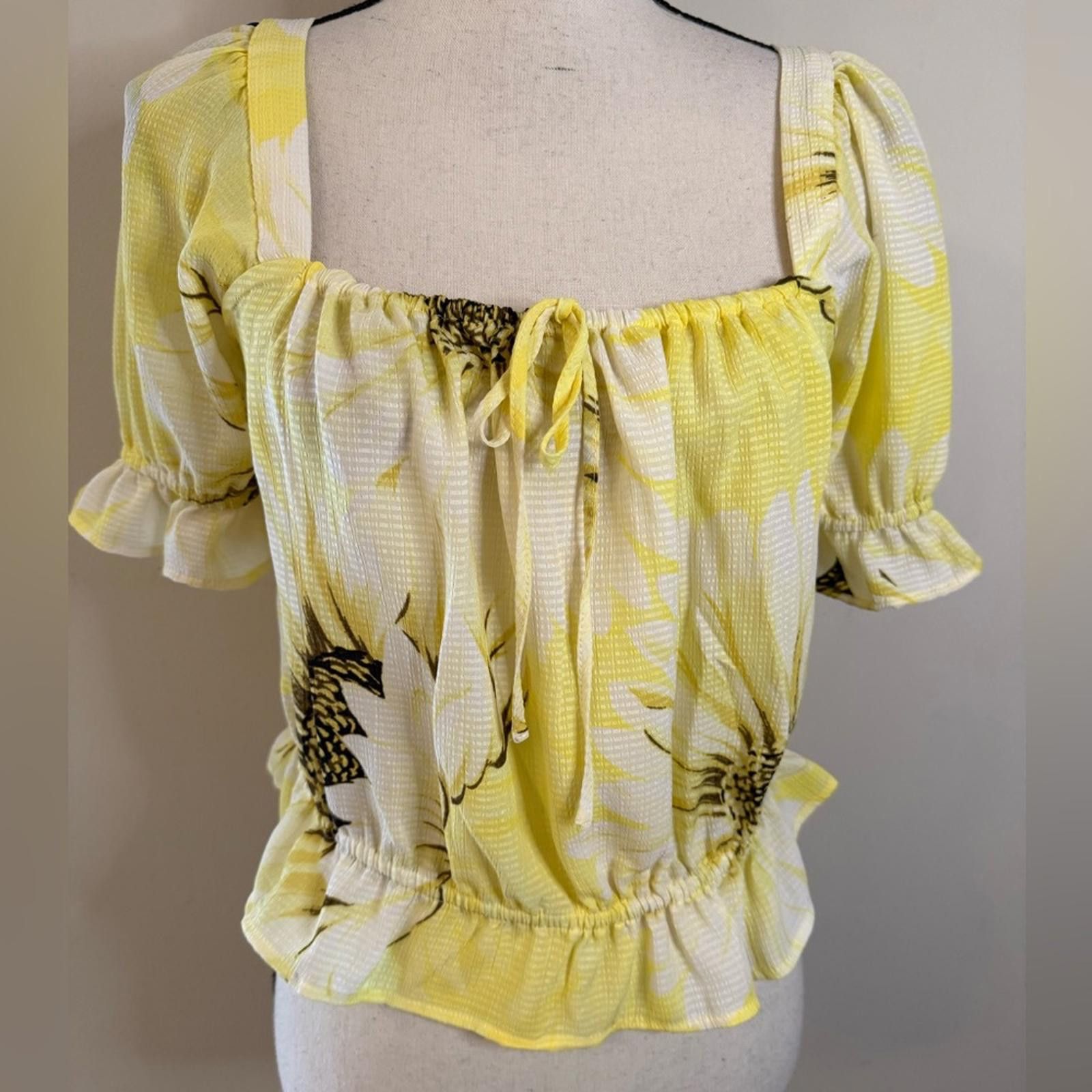 H&M H&M crop top yellow floral ruffled SZ M Size M / US 6-8 / IT 42-44 - 1 Thumbnail