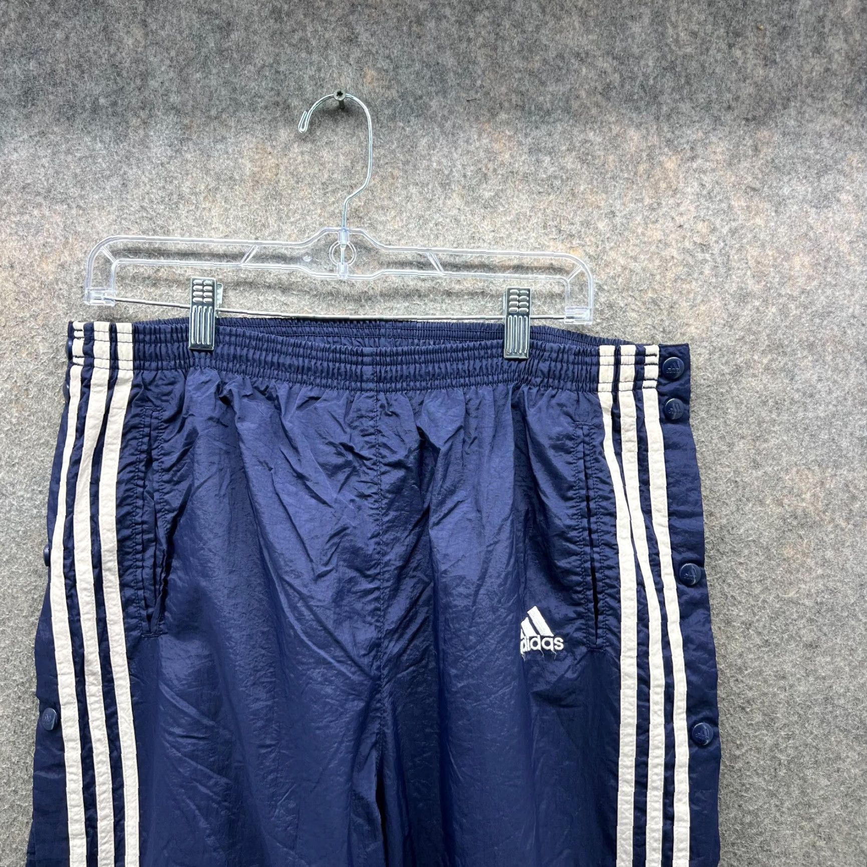 Adidas VINTAGE Adidas Pants Men Large Blue Navy Windbreaker Lined Trefoil Windbreaker Pants Man Large Blue Navy 90s? 2000s? Size US 33 - 7 Thumbnail