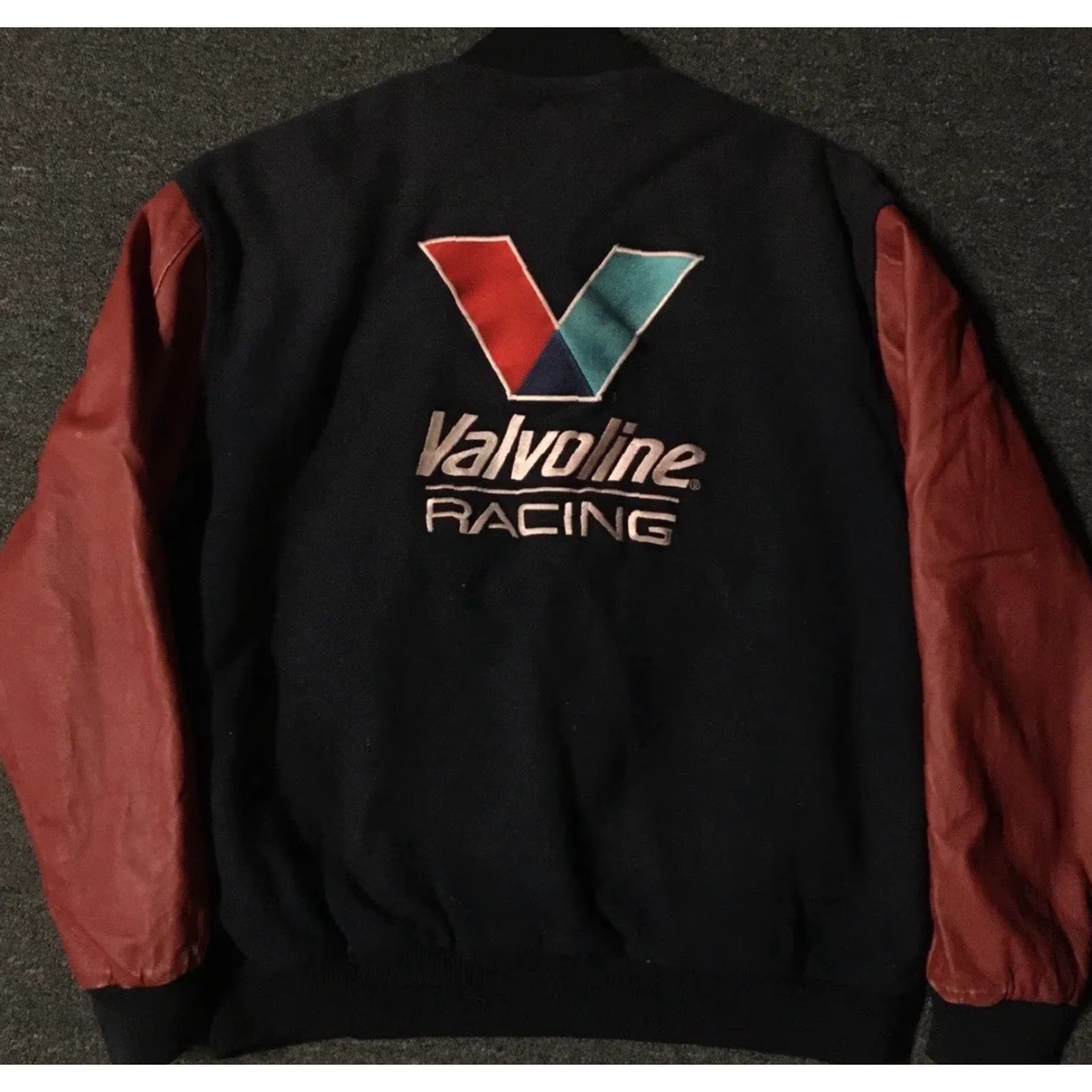 NASCAR VINTAGE Mark Martin #6 Valvoline Racing Faded NASCAR Bomber Jacket M Red/Blue Men’s 90s Grunge Driving Racing Size US M / EU 48-50 / 2 - 2 Thumbnail