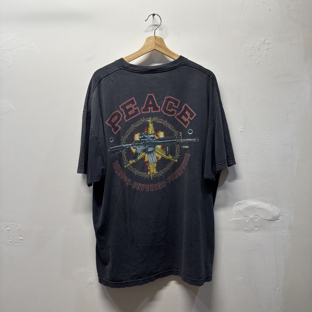 Vintage 90s Assault Rifle Gun Peace Shirt Faded ERD Grunge Chrome Size US XXL / EU 58 / 5 - 1 Thumbnail