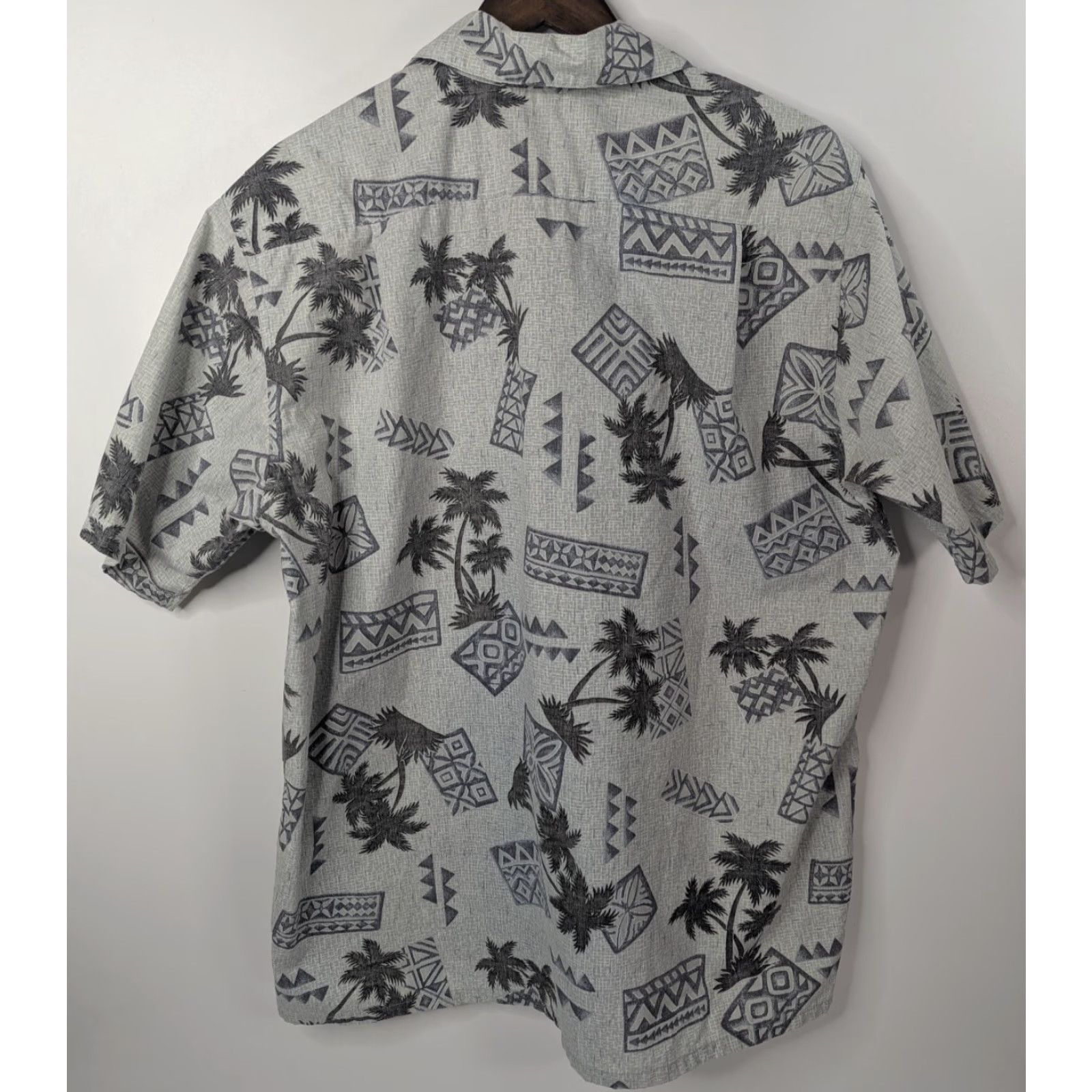 Vivobarefoot VTG Go Barefoot Shirt Men's L Light Grey Blue Hawaiian Aloha Collared Floral Short Sleeve Button-Up Size US L / EU 52-54 / 3 - 2 Thumbnail