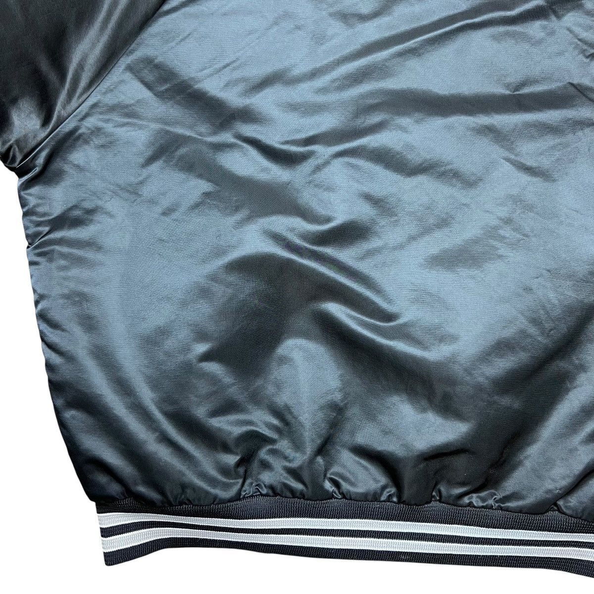 Chalk Line Vintage 80s Raiders Football Helmet Chalk Line Satin Jacket Size US L / EU 52-54 / 3 - 18 Thumbnail
