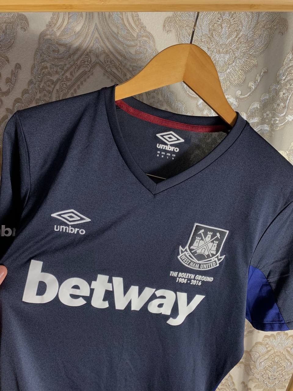 Vintage VERY RARE UMBRO FC WEST HAM UNITED ENGLAND SOCCER JERSEY 90s Size US S / EU 44-46 / 1 - 3 Thumbnail