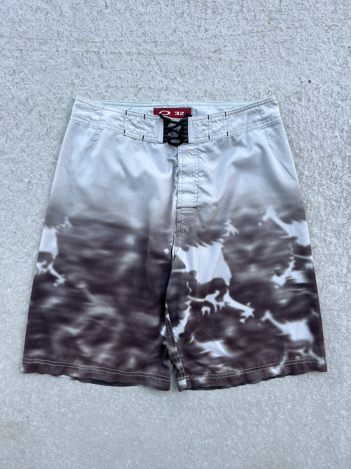 image of Archive 00S Vintage Oakley Shorts Bermuda Surfing Board in Grey, Men's (Size 32)